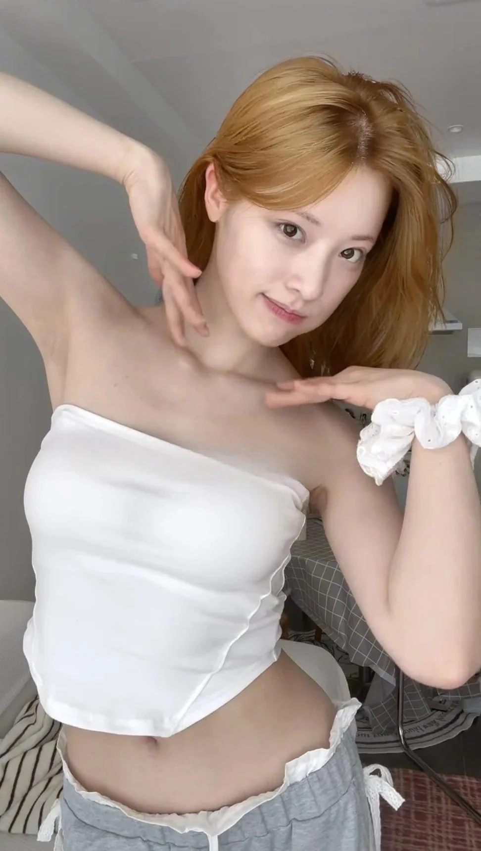 White top picture 1 of 1