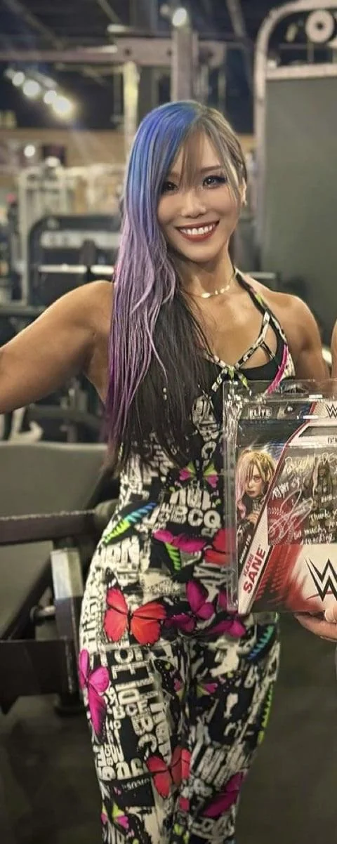Kairi Sane picture 2 of 2