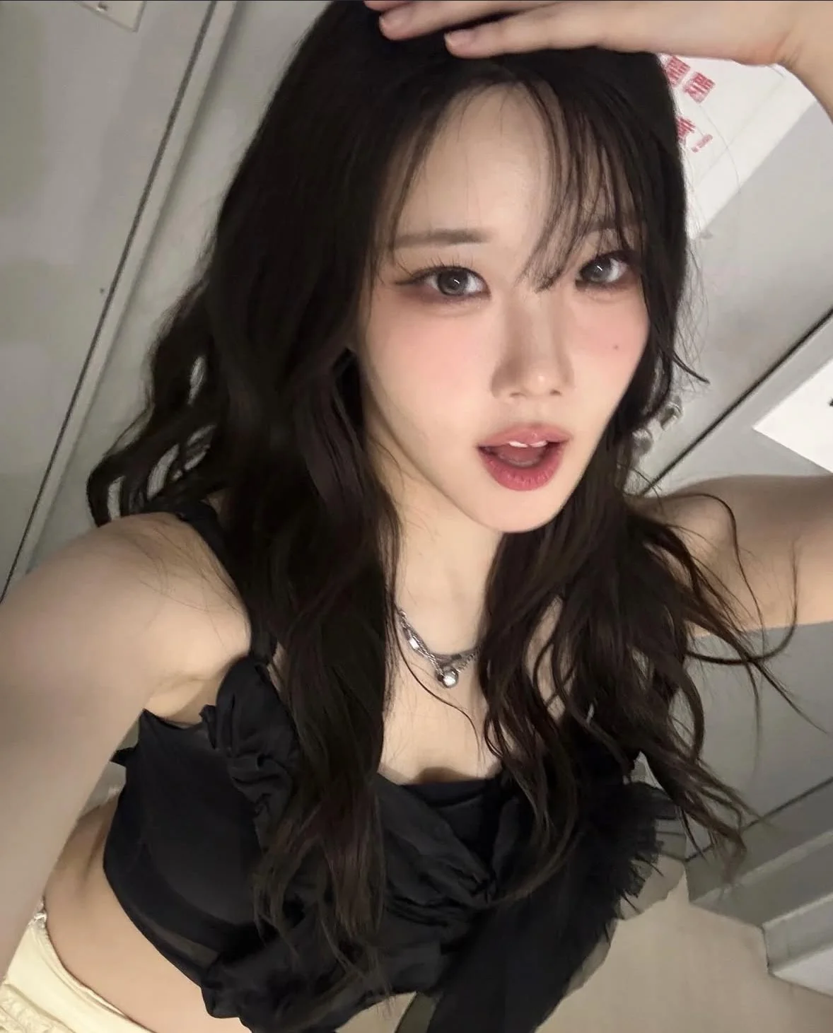 CLASS:y Chaewon picture 1 of 3