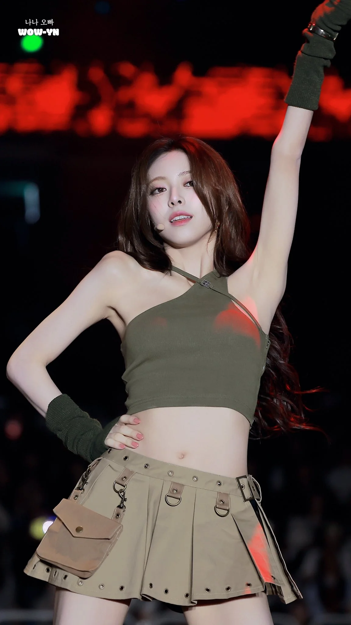 ITZY Yuna picture 2 of 3