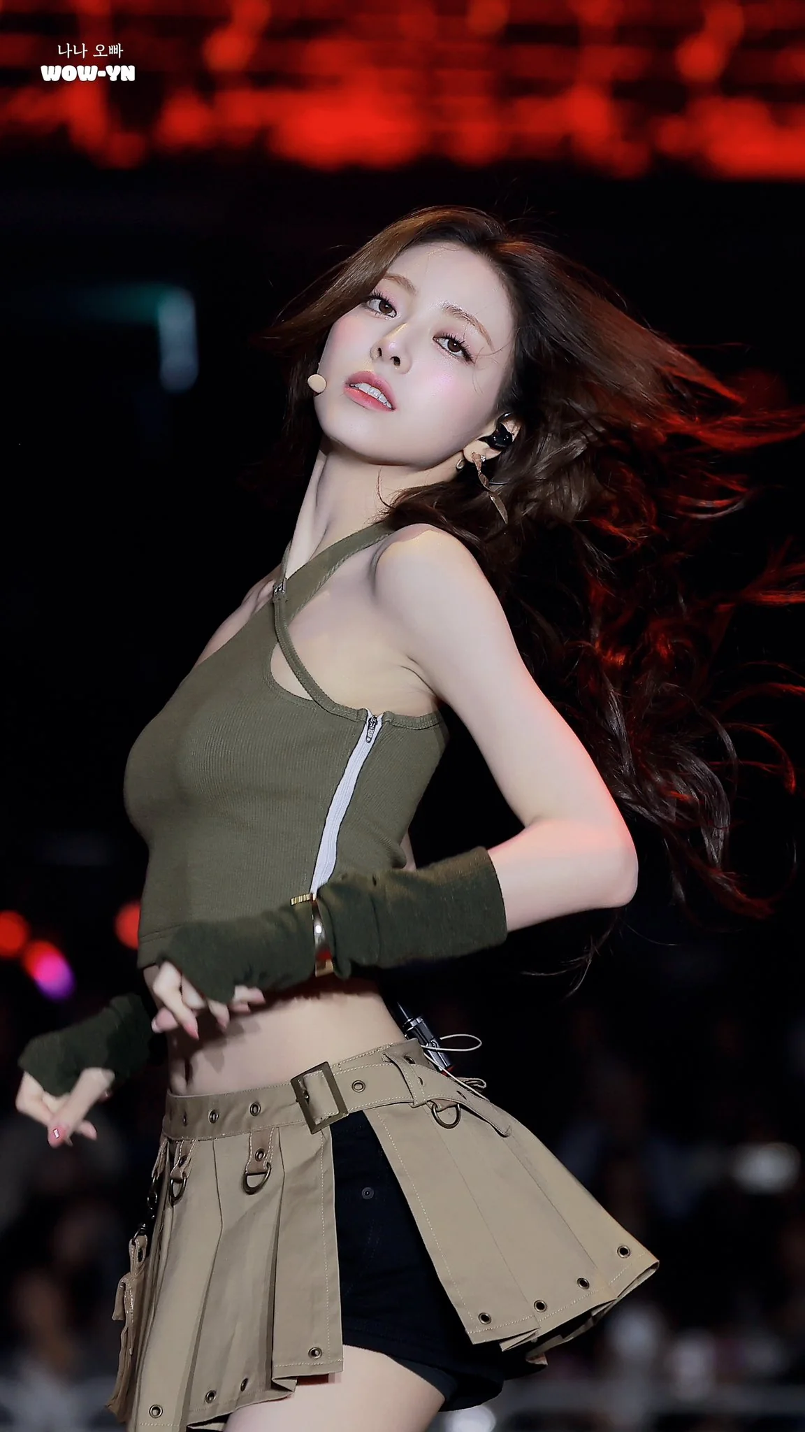 ITZY Yuna picture 3 of 3
