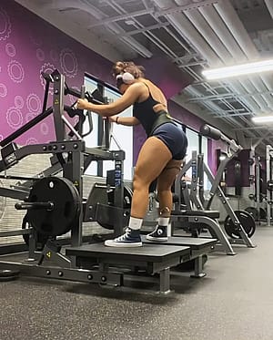 Yanah working out'