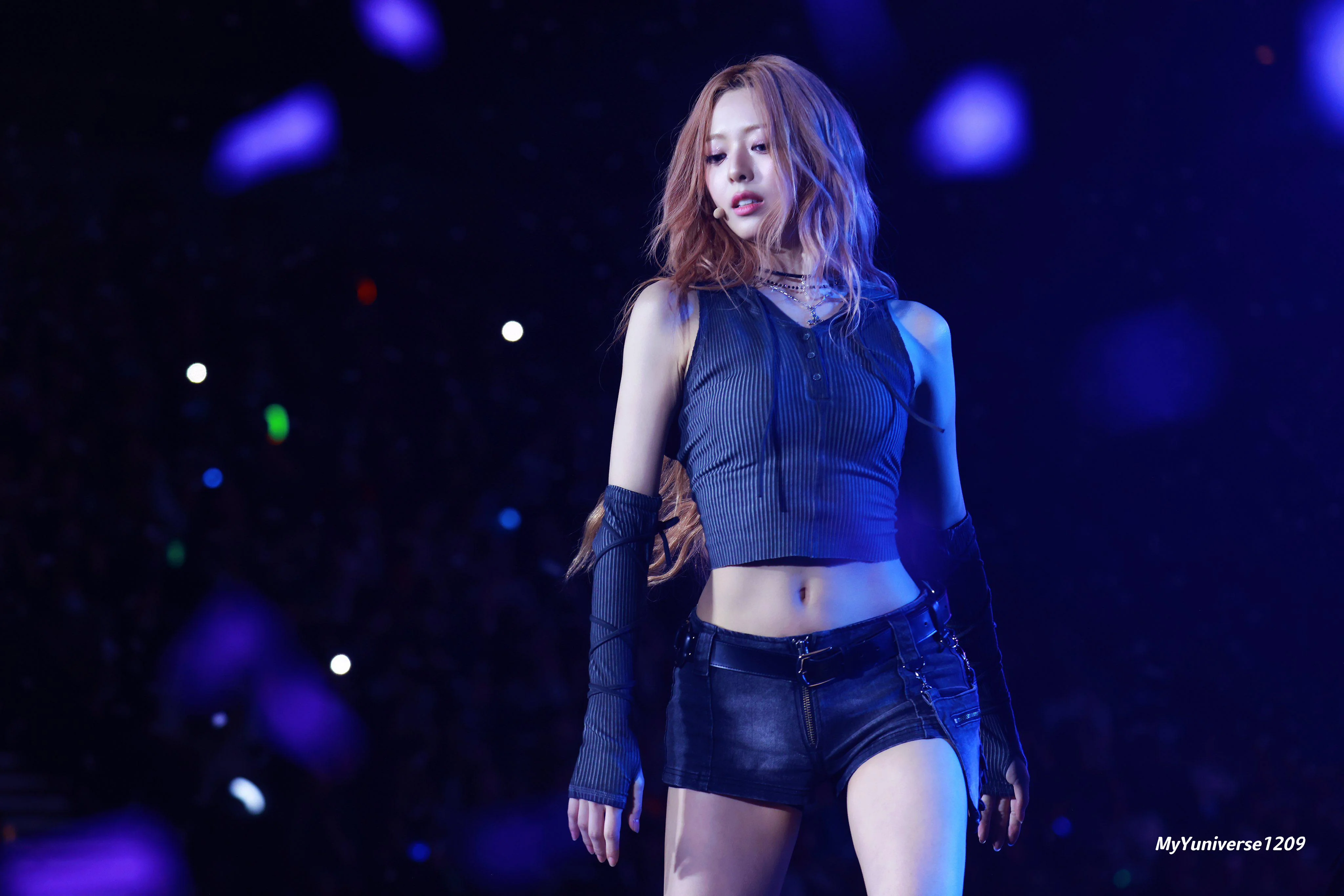 ITZY Yuna picture 1 of 1