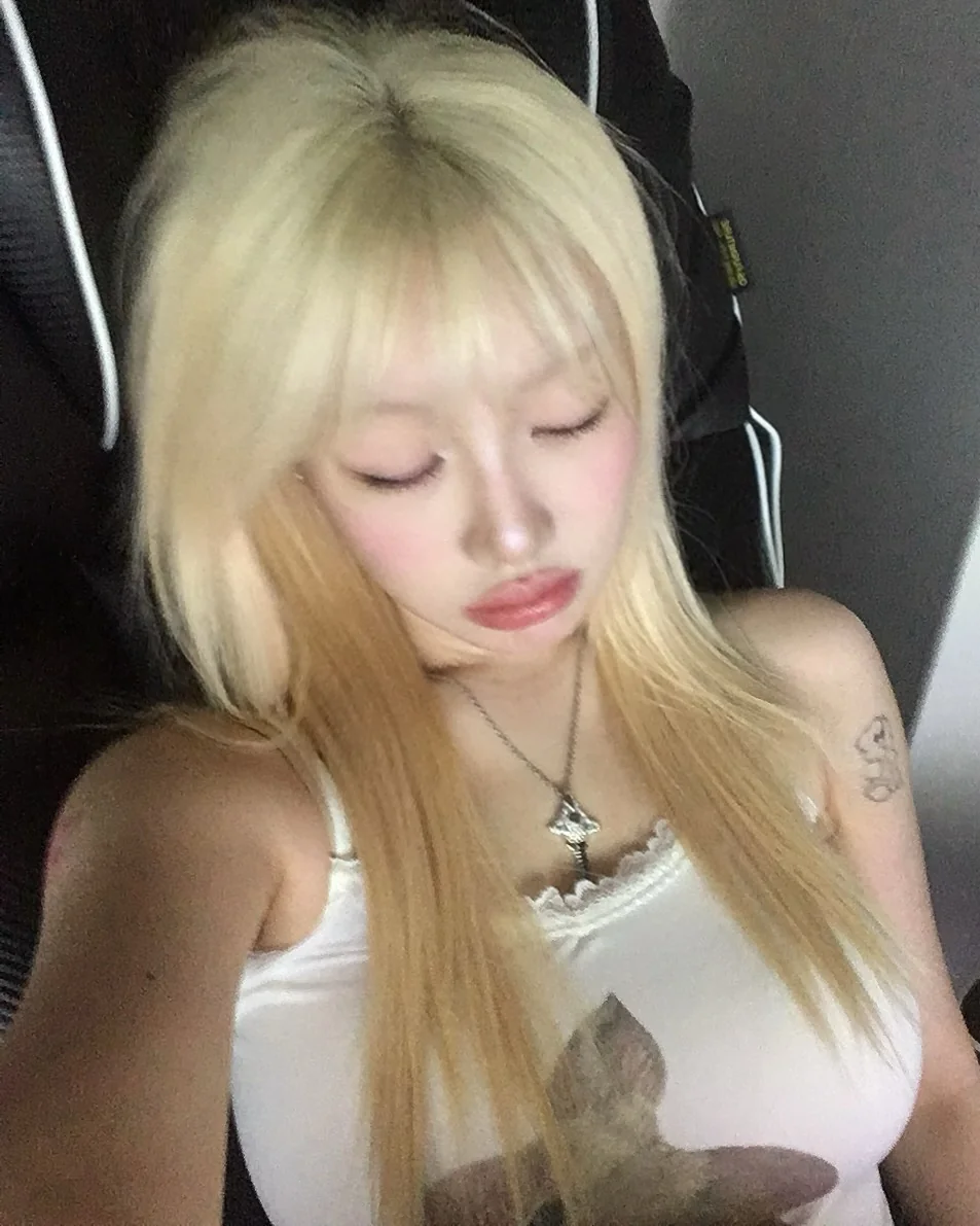 Asian blonde picture 1 of 7