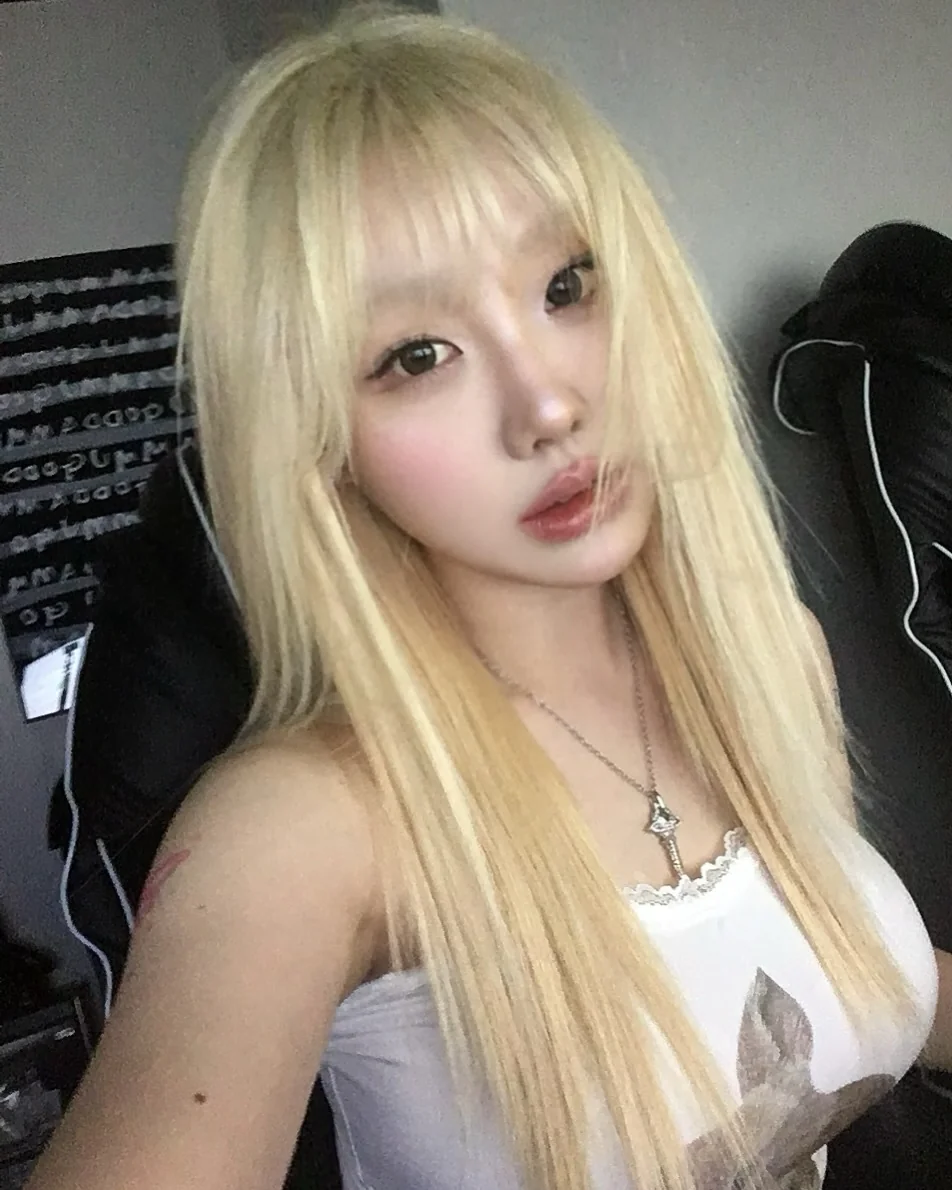 Asian blonde picture 2 of 7