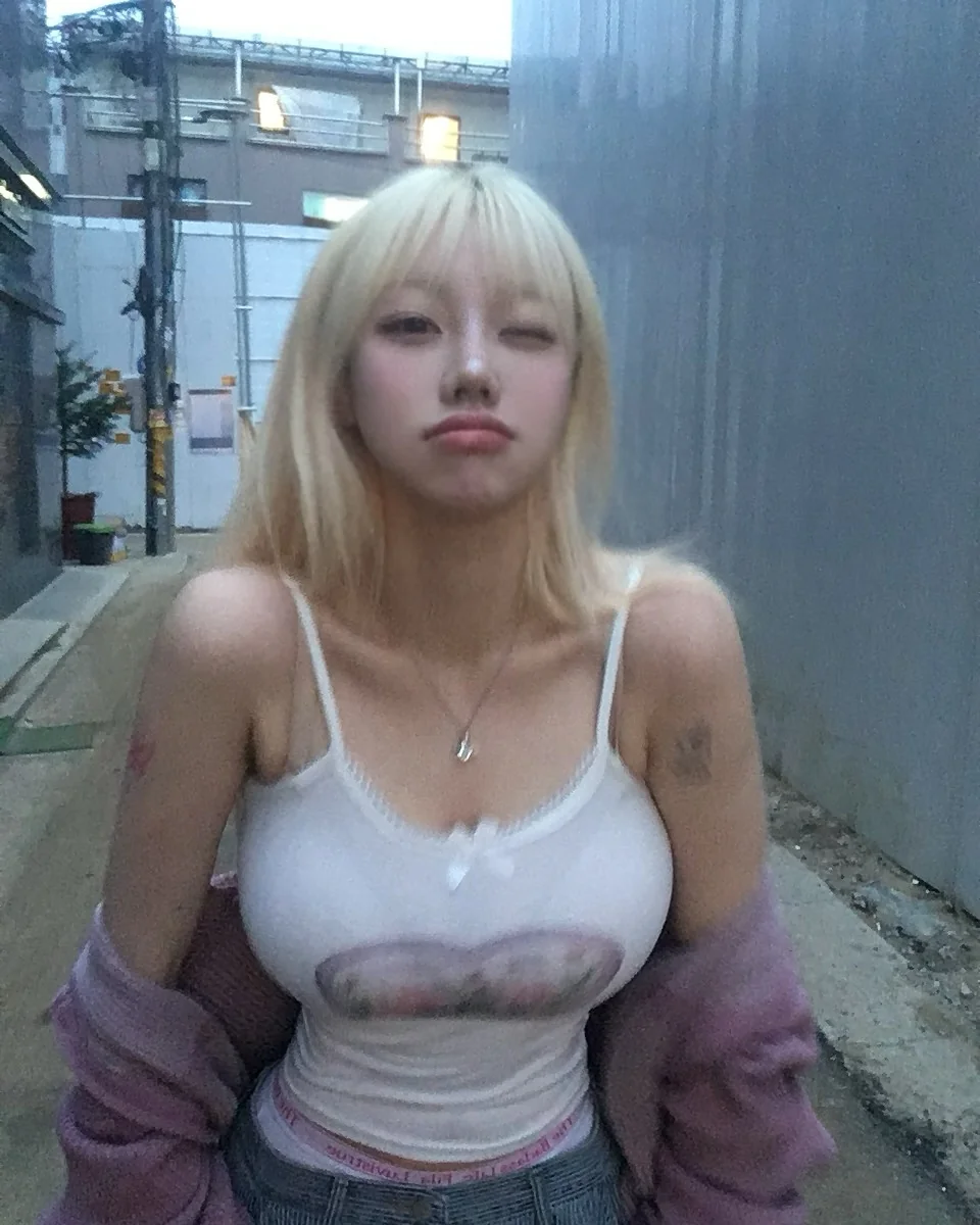 Asian blonde picture 3 of 7
