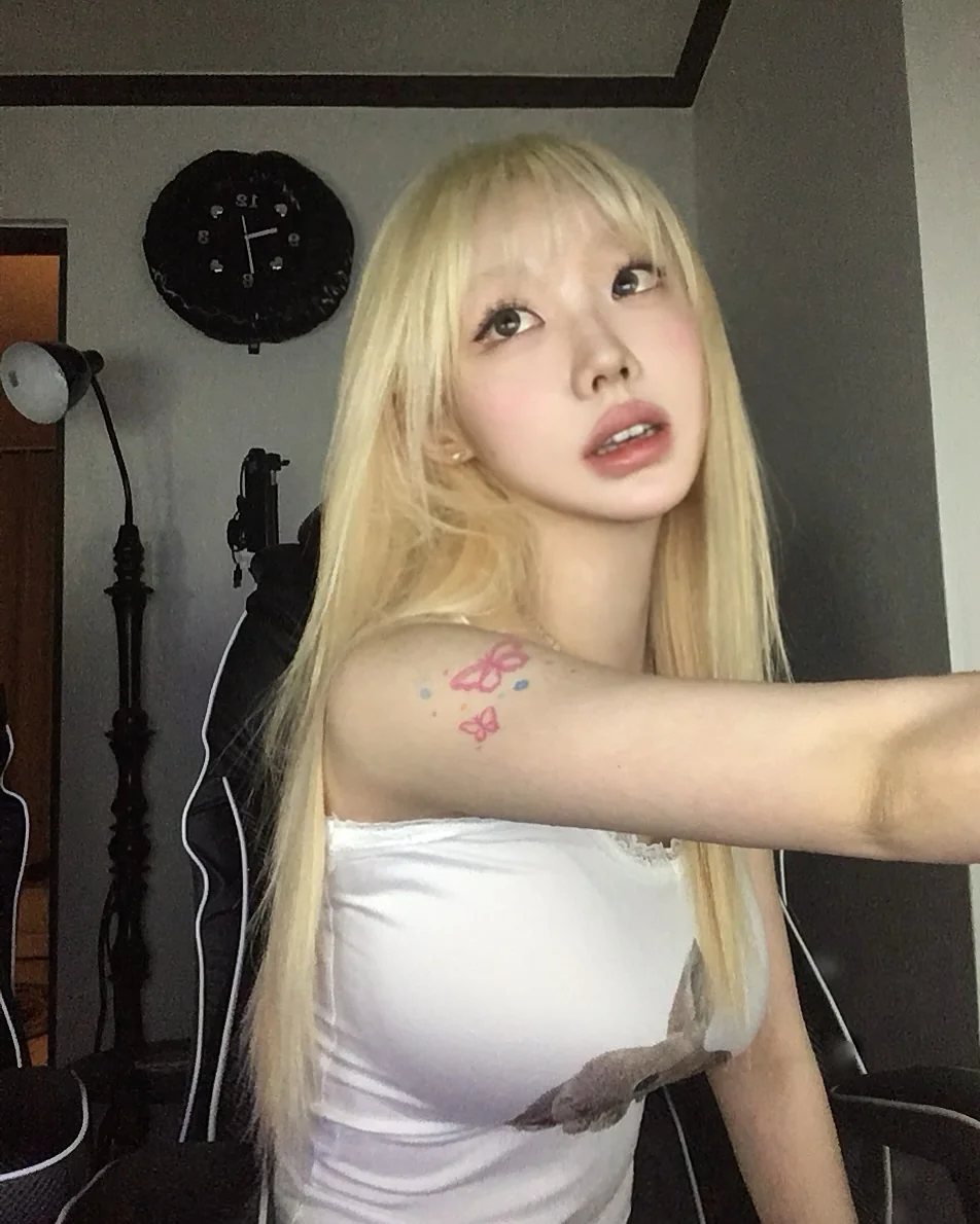 Asian blonde picture 4 of 7