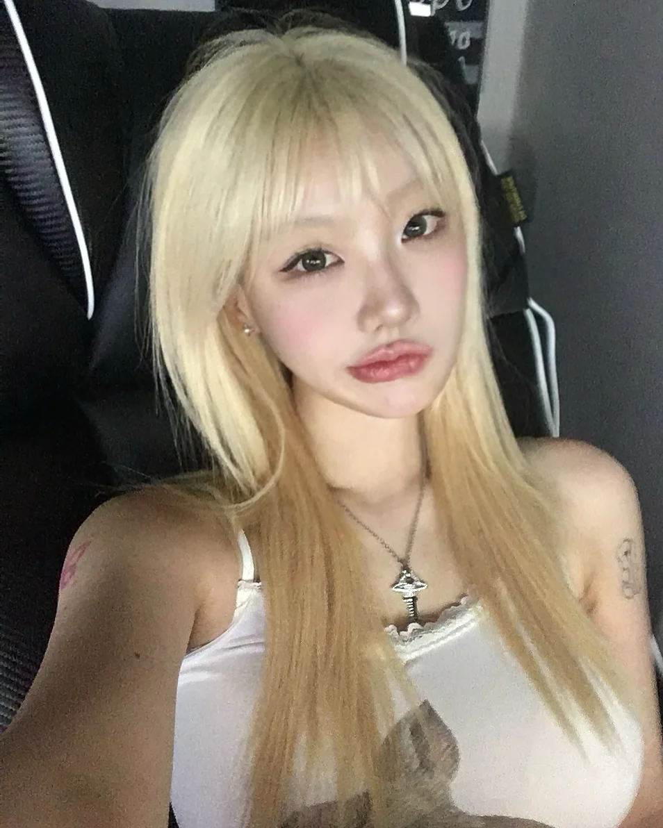 Asian blonde picture 6 of 7