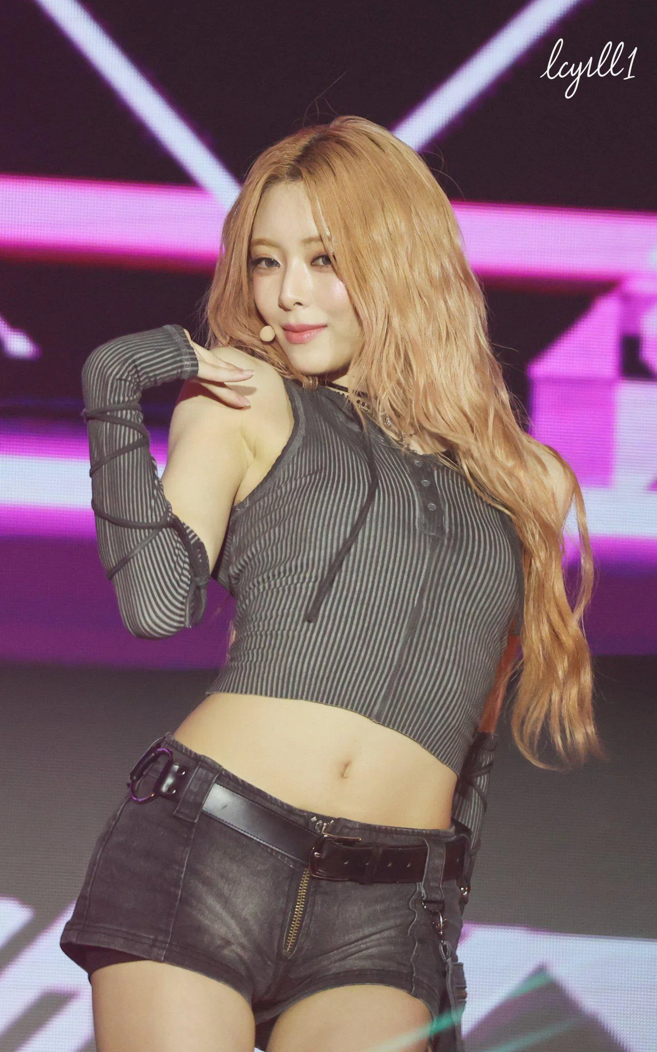 ITZY Yuna picture 1 of 1