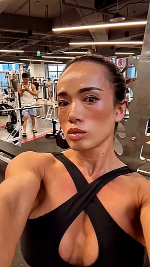 Ivy Liu (IG: ivyliu_ifbbpro_wellness)'
