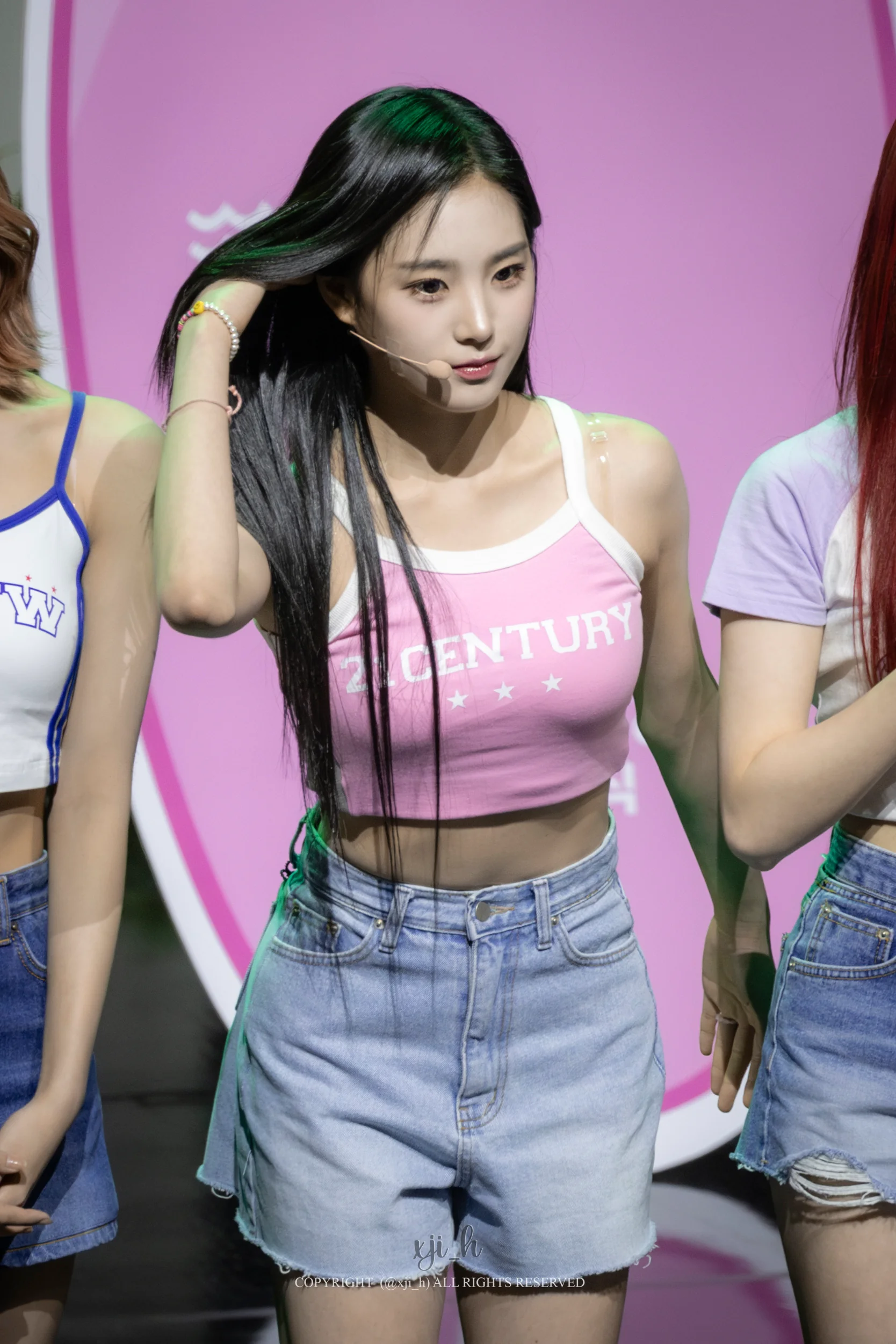 tripleS Jiyeon picture 2 of 2