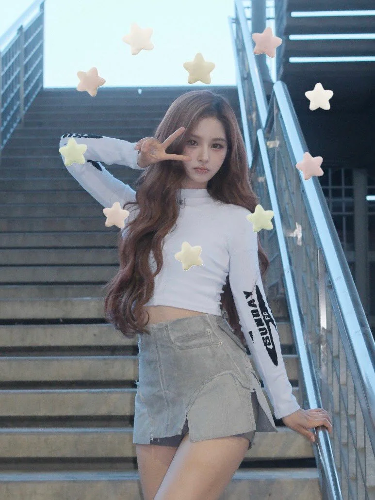 NMIXX Sullyoon picture 1 of 4