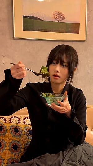 green leafy mukbang w/ a spork'