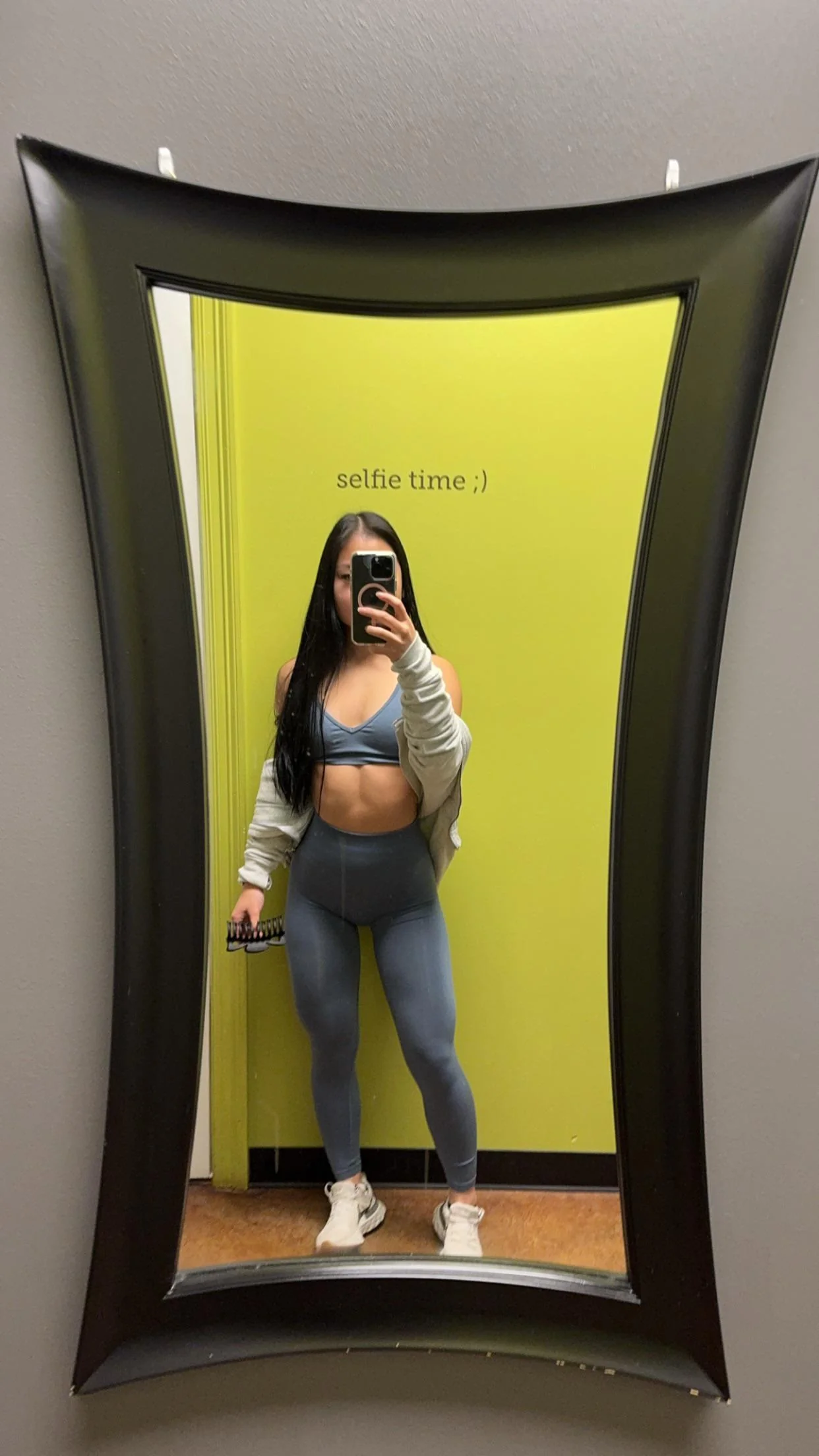 do I look proportional for being 4’11? picture 1 of 1
