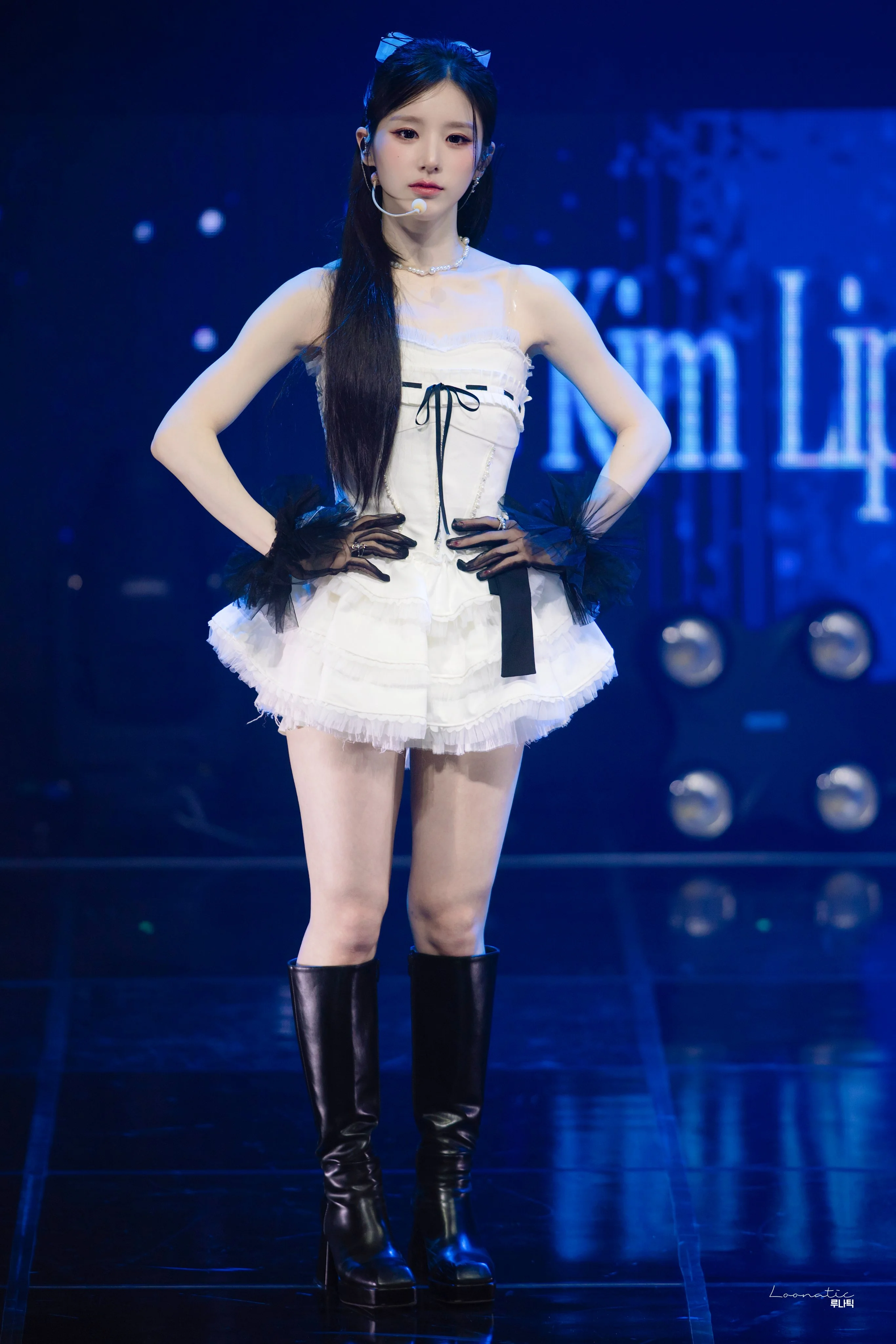 ARTMS Heejin picture 1 of 1