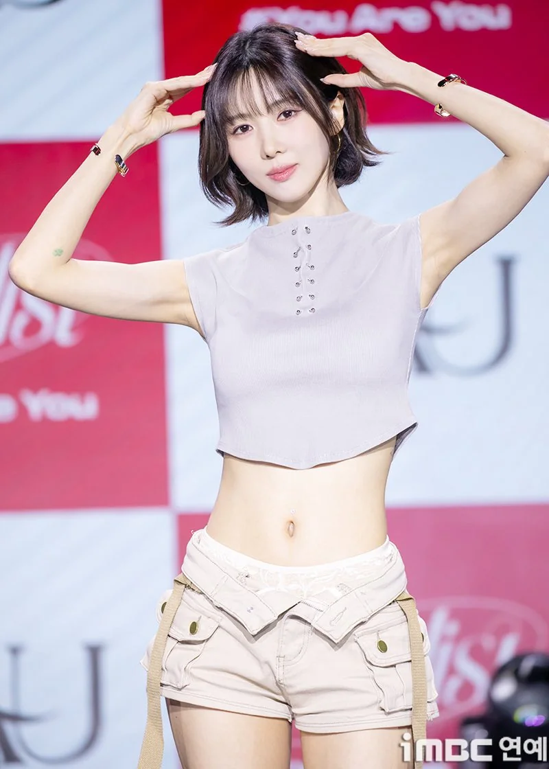 Dreamcatcher Yoohyeon picture 2 of 3