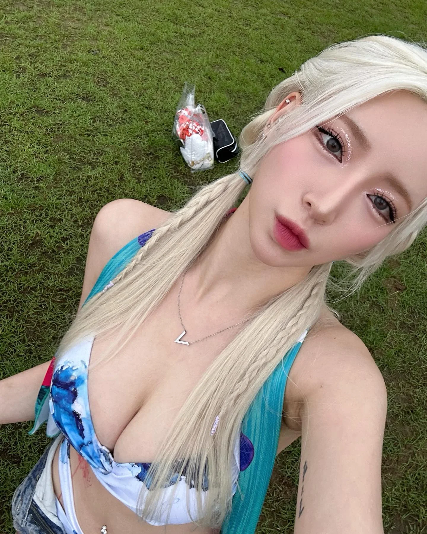 Asian blonde picture 3 of 6