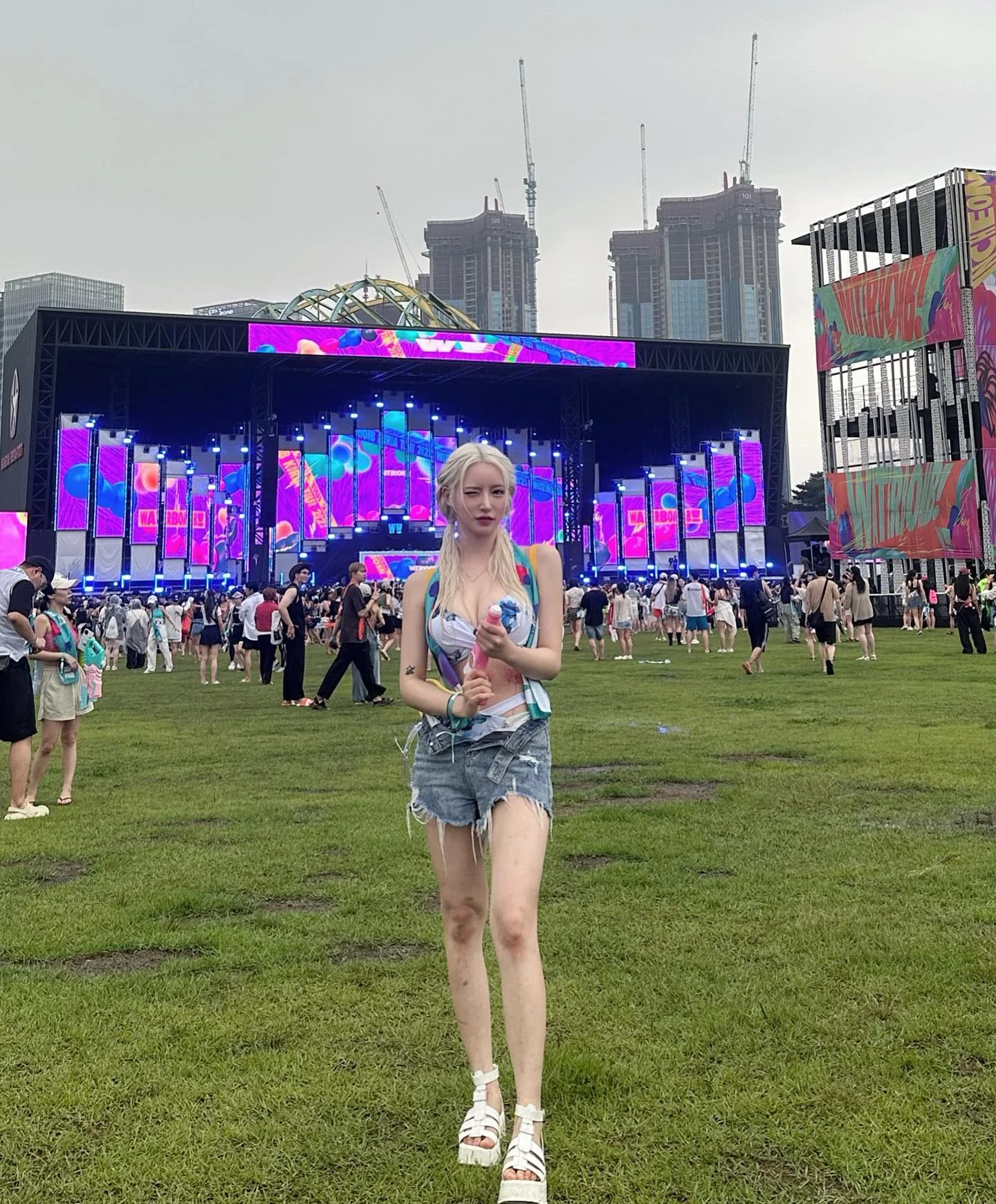 Asian blonde picture 4 of 6