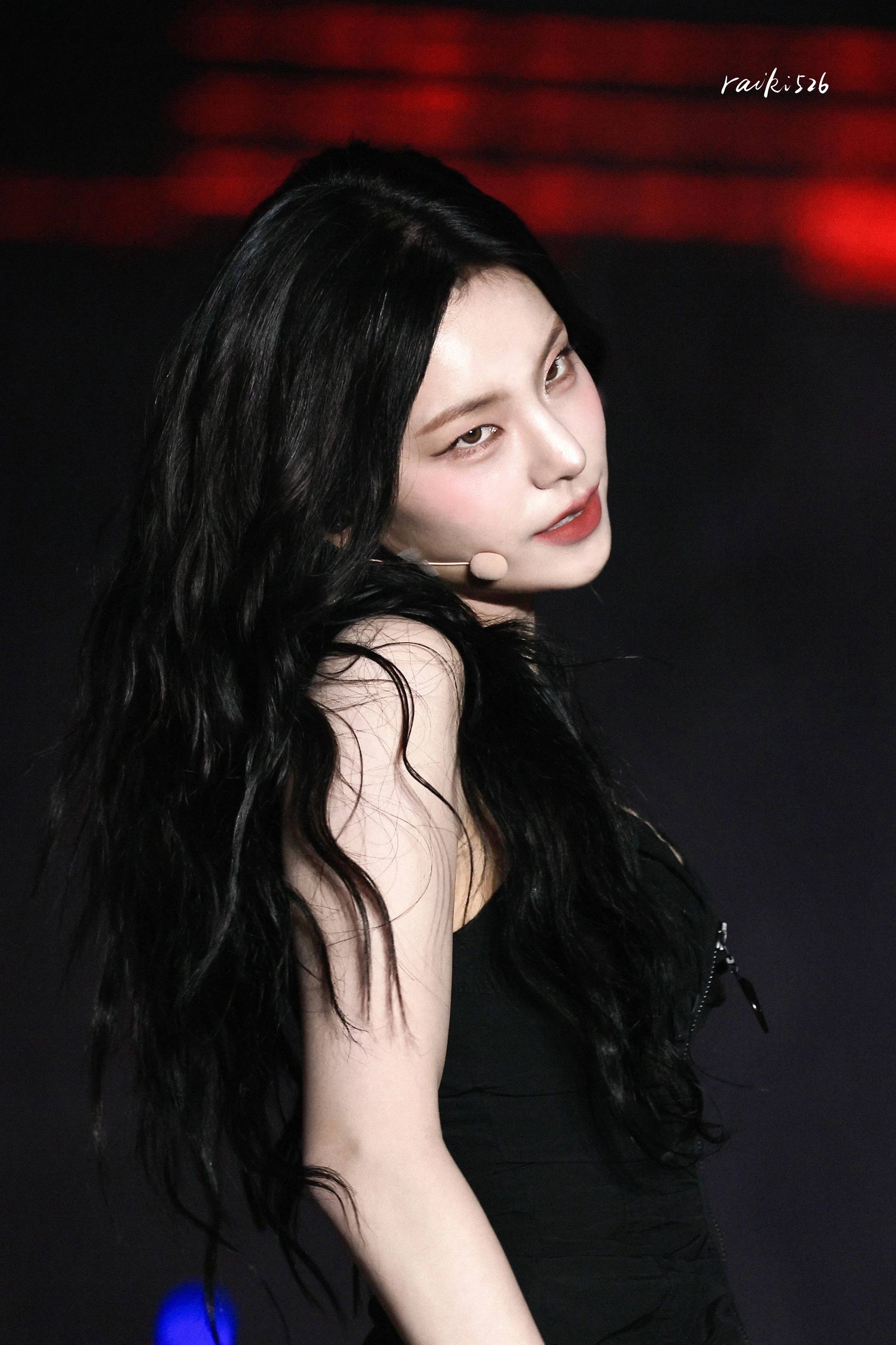 ITZY Yeji picture 5 of 6