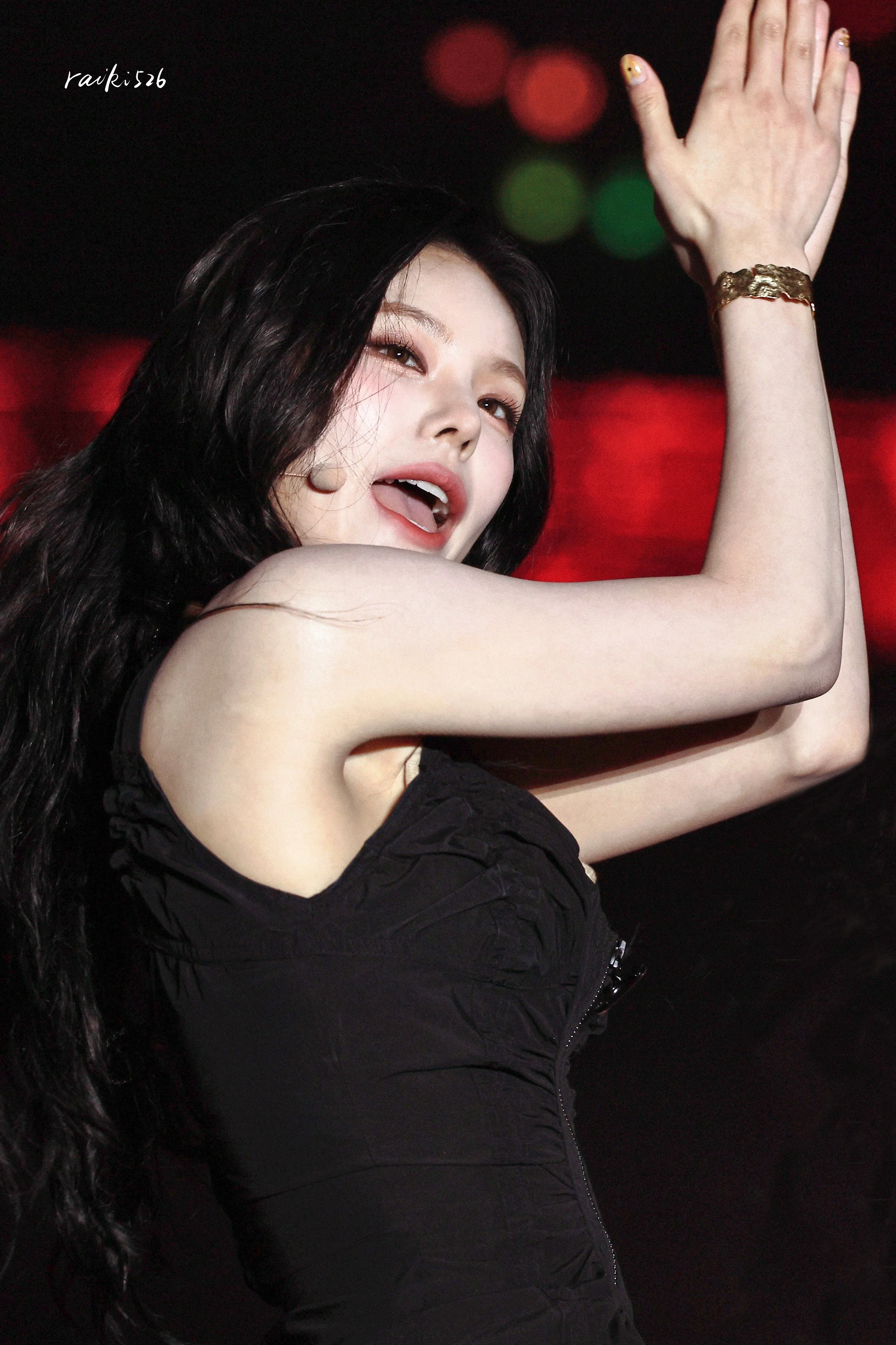 ITZY Yeji picture 6 of 6