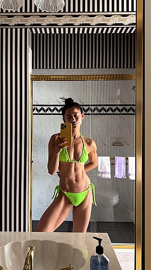Leah Lewis'