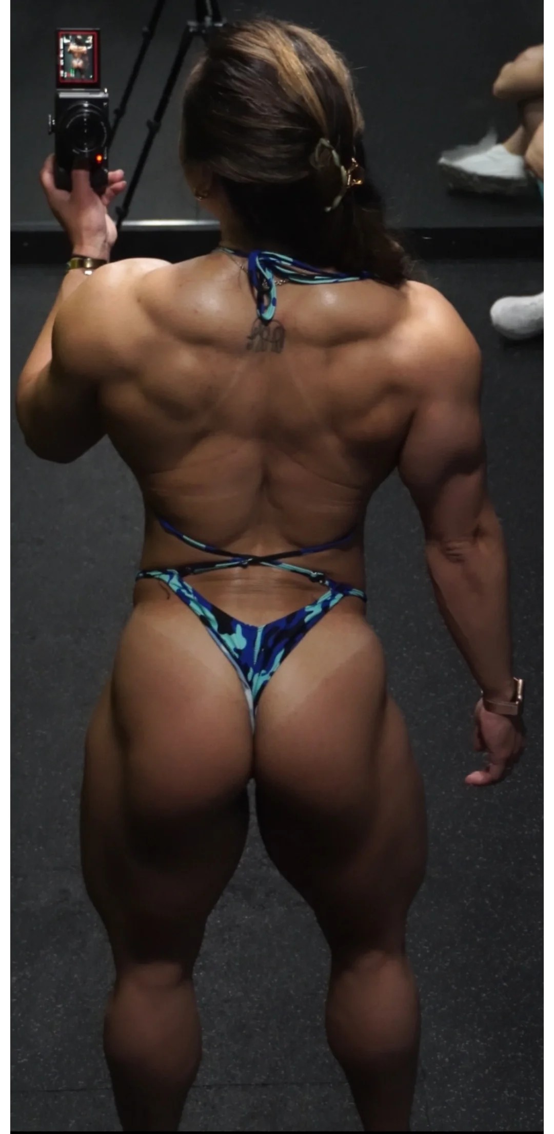 Elaine Gu picture 2 of 2