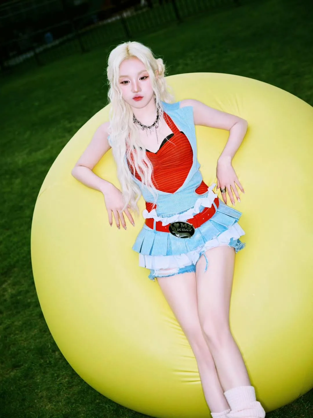Yuqi picture 2 of 2