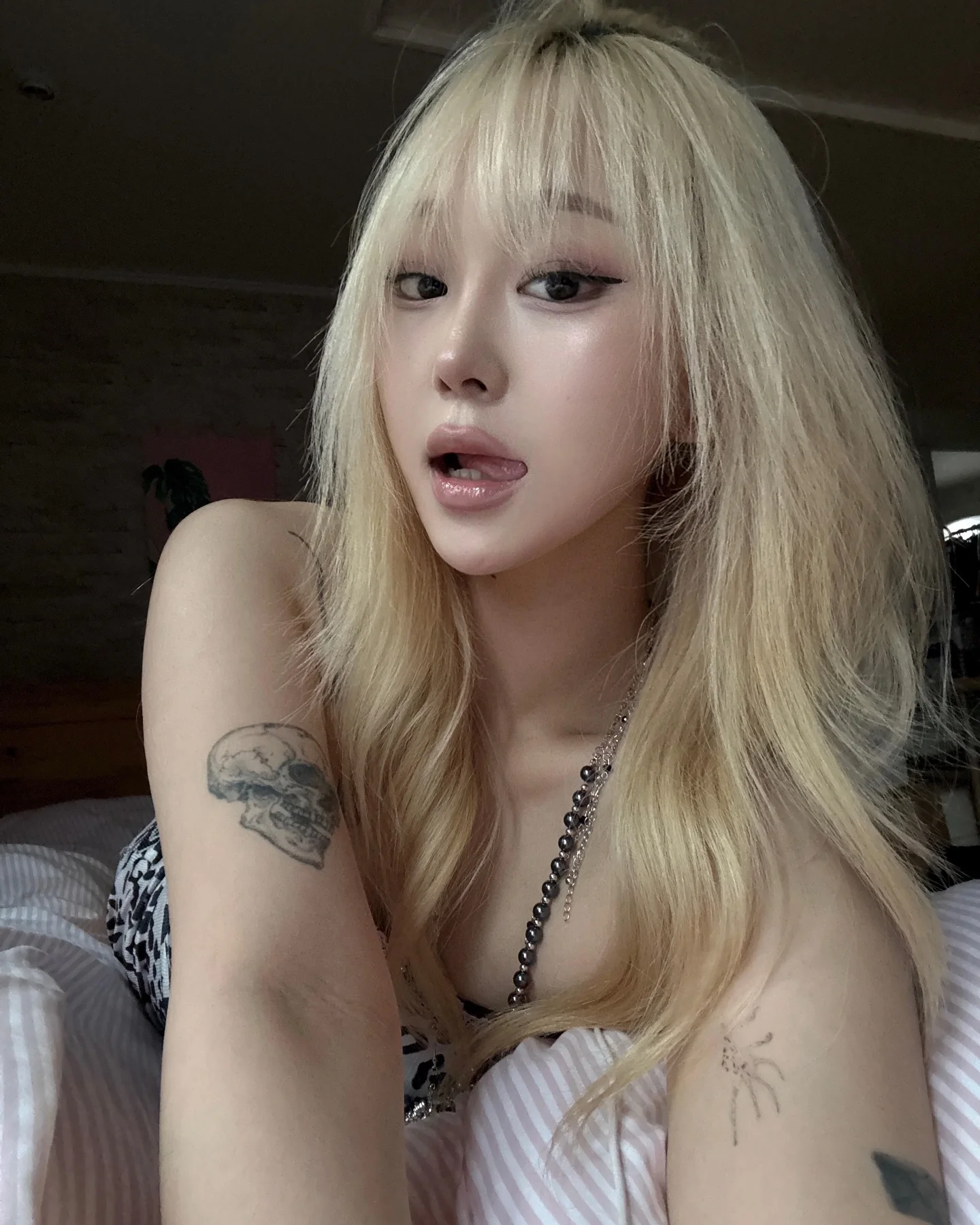 Asian blonde picture 5 of 5