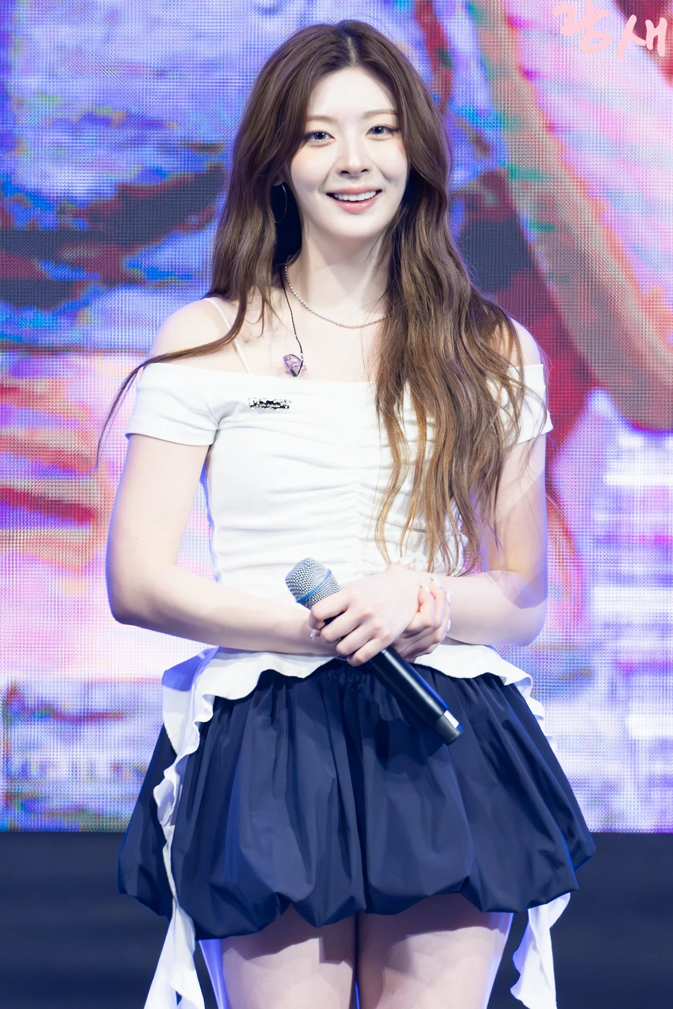 STAYC Seeun picture 1 of 2