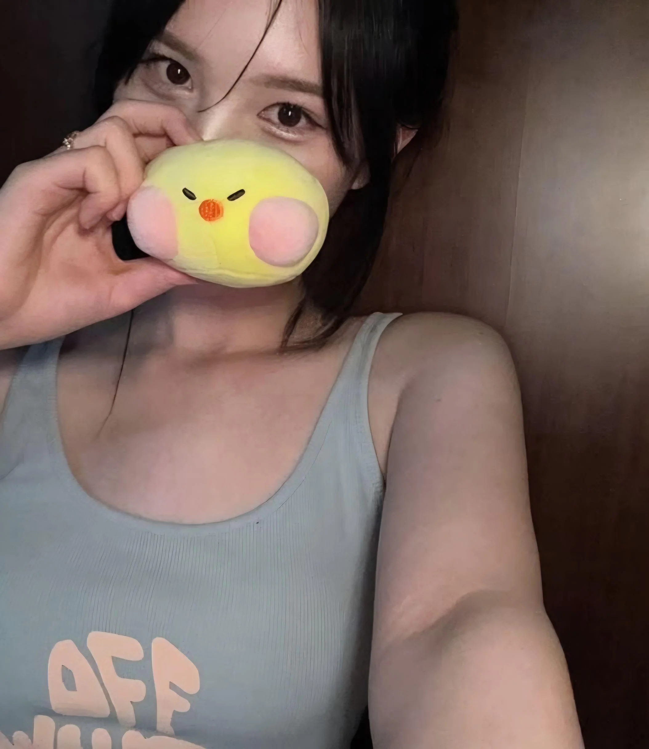 Weeekly Lee Jaehee picture 2 of 4