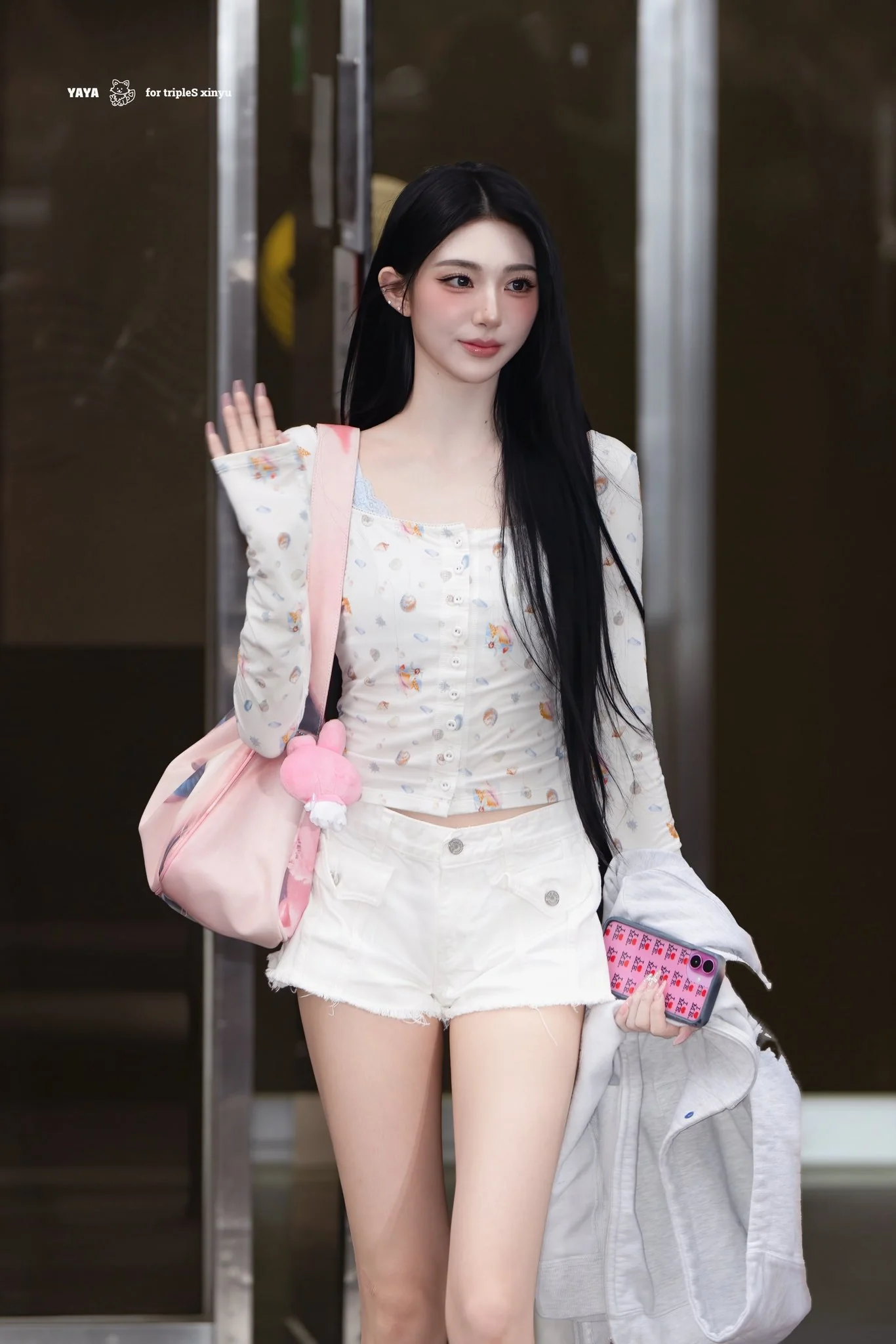 tripleS Xinyu picture 1 of 2