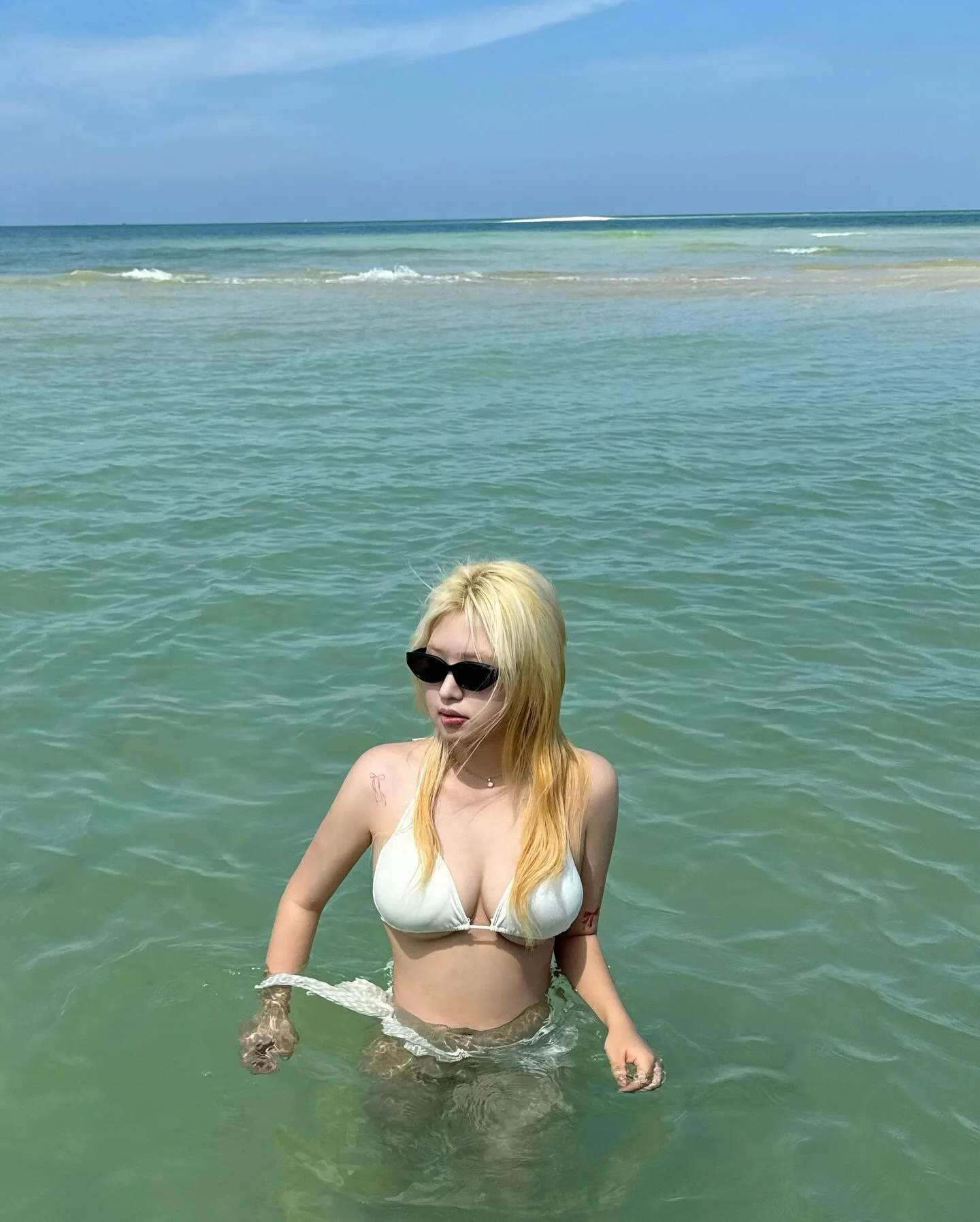 Asian blonde picture 2 of 7