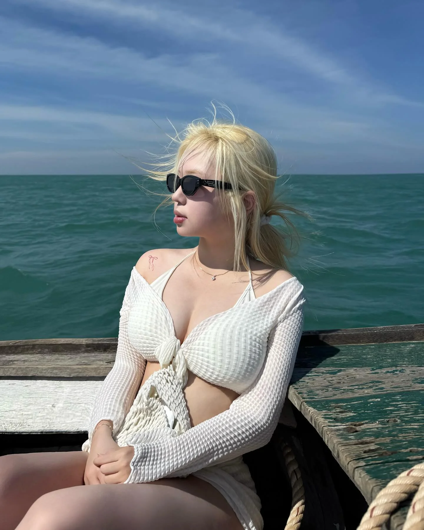 Asian blonde picture 4 of 7