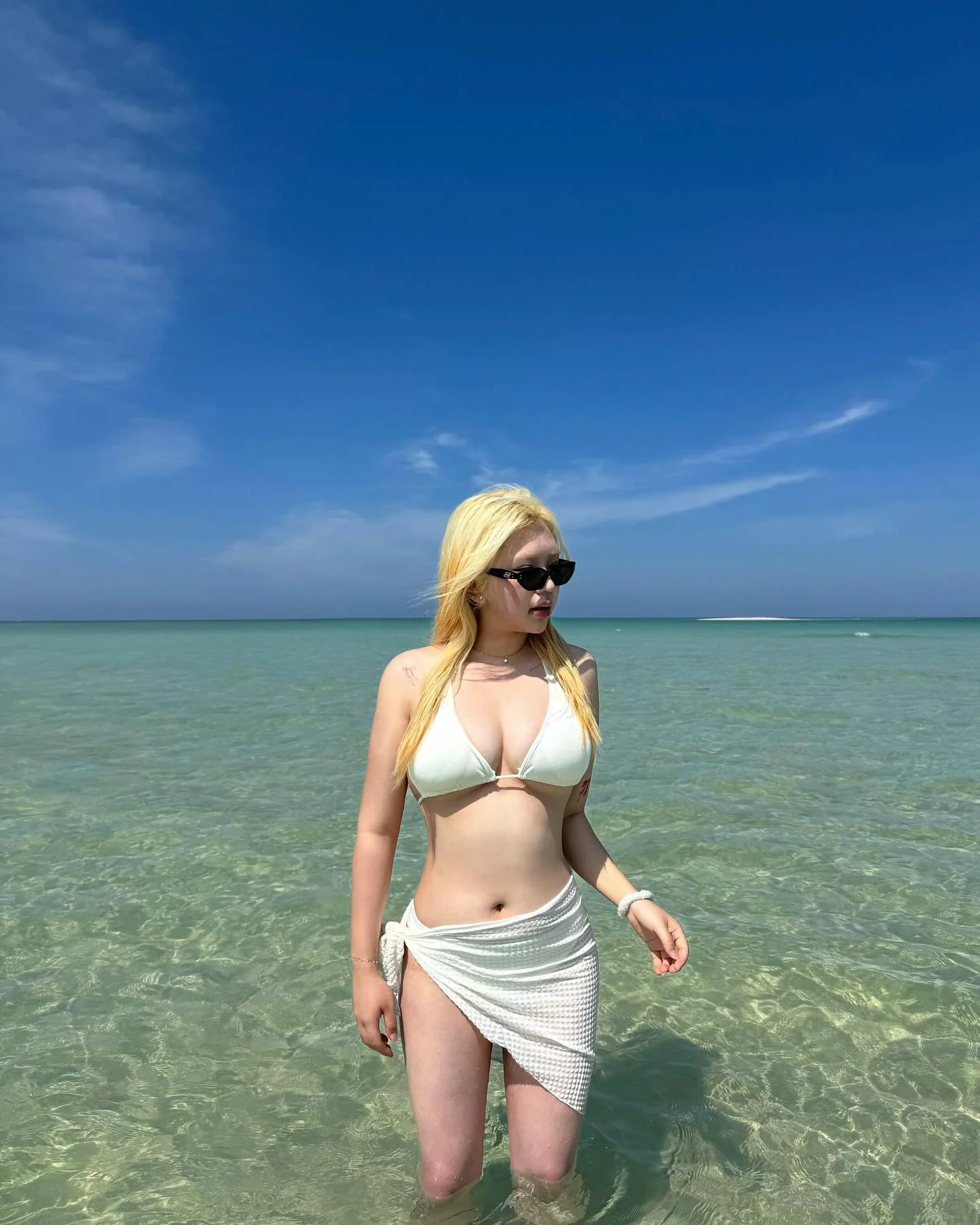 Asian blonde picture 6 of 7