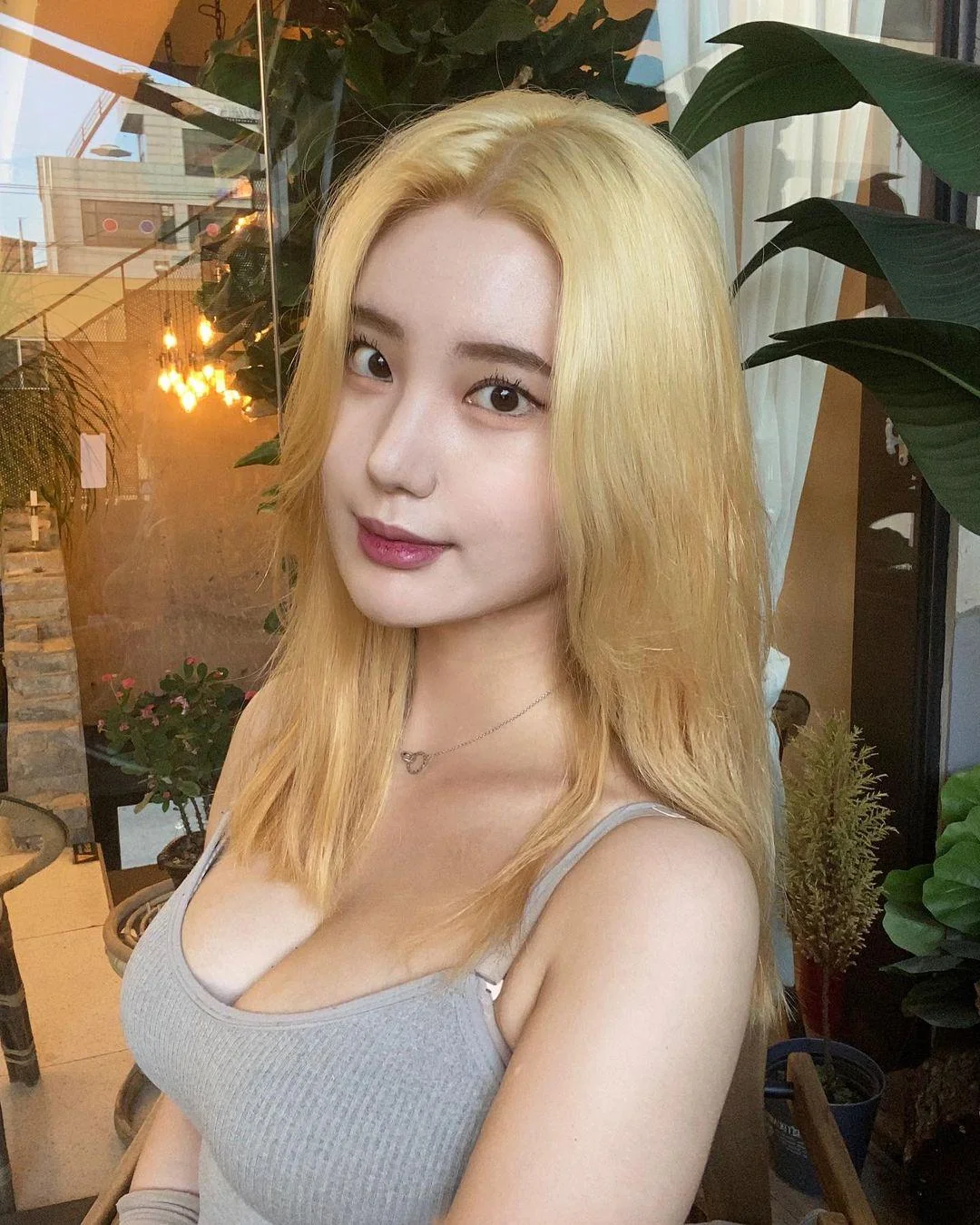 Cute blonde picture 1 of 1