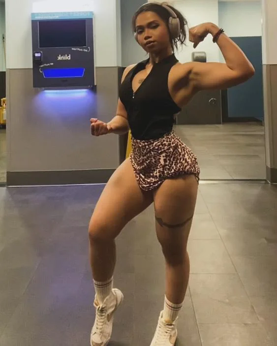 Goddess Yanah flexing follow her instagram @yanah1992 picture 1 of 1