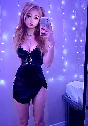 Cute blonde'