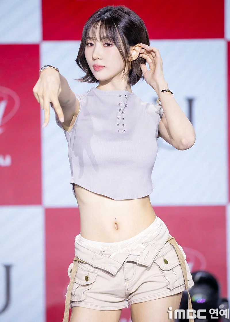 Dreamcatcher Yoohyeon picture 1 of 2