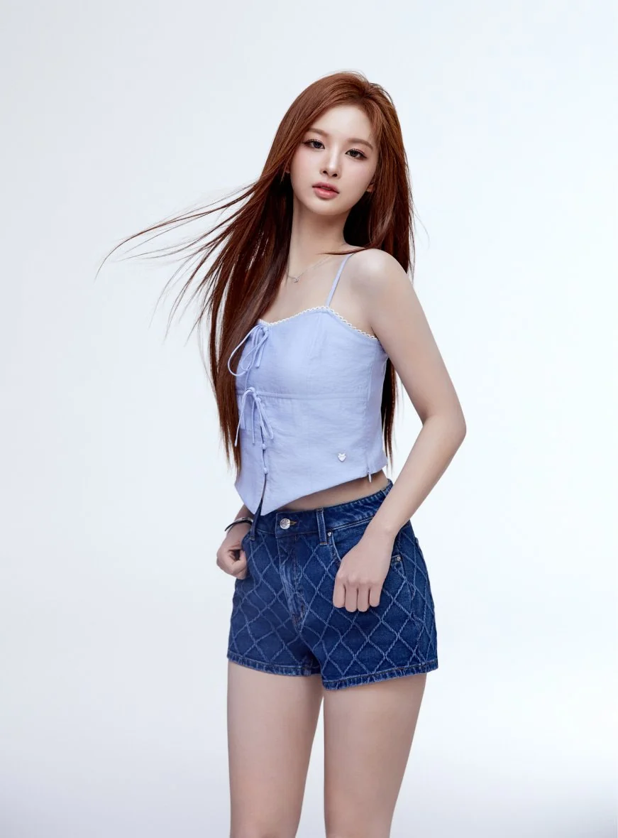 NMIXX Sullyoon picture 1 of 3