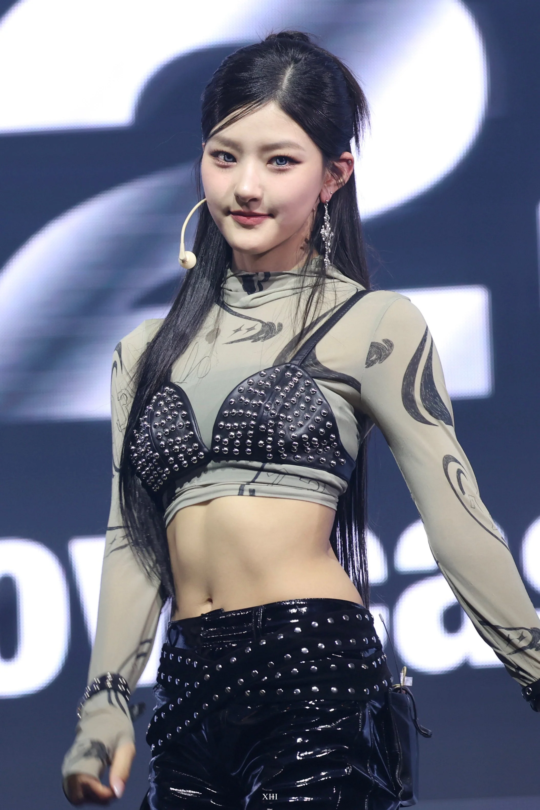 Haneul picture 1 of 2