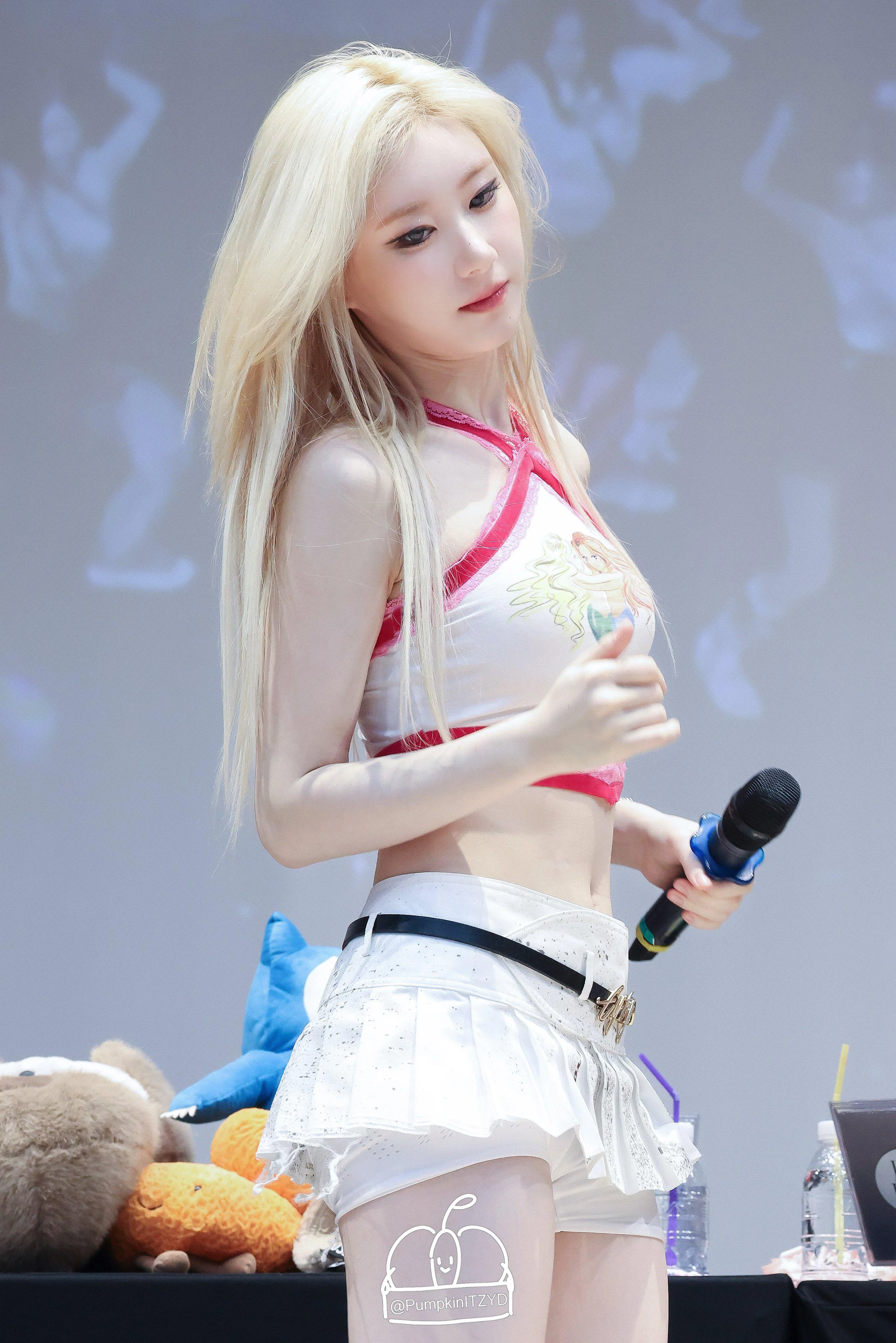 ITZY Chaeryeong picture 1 of 1