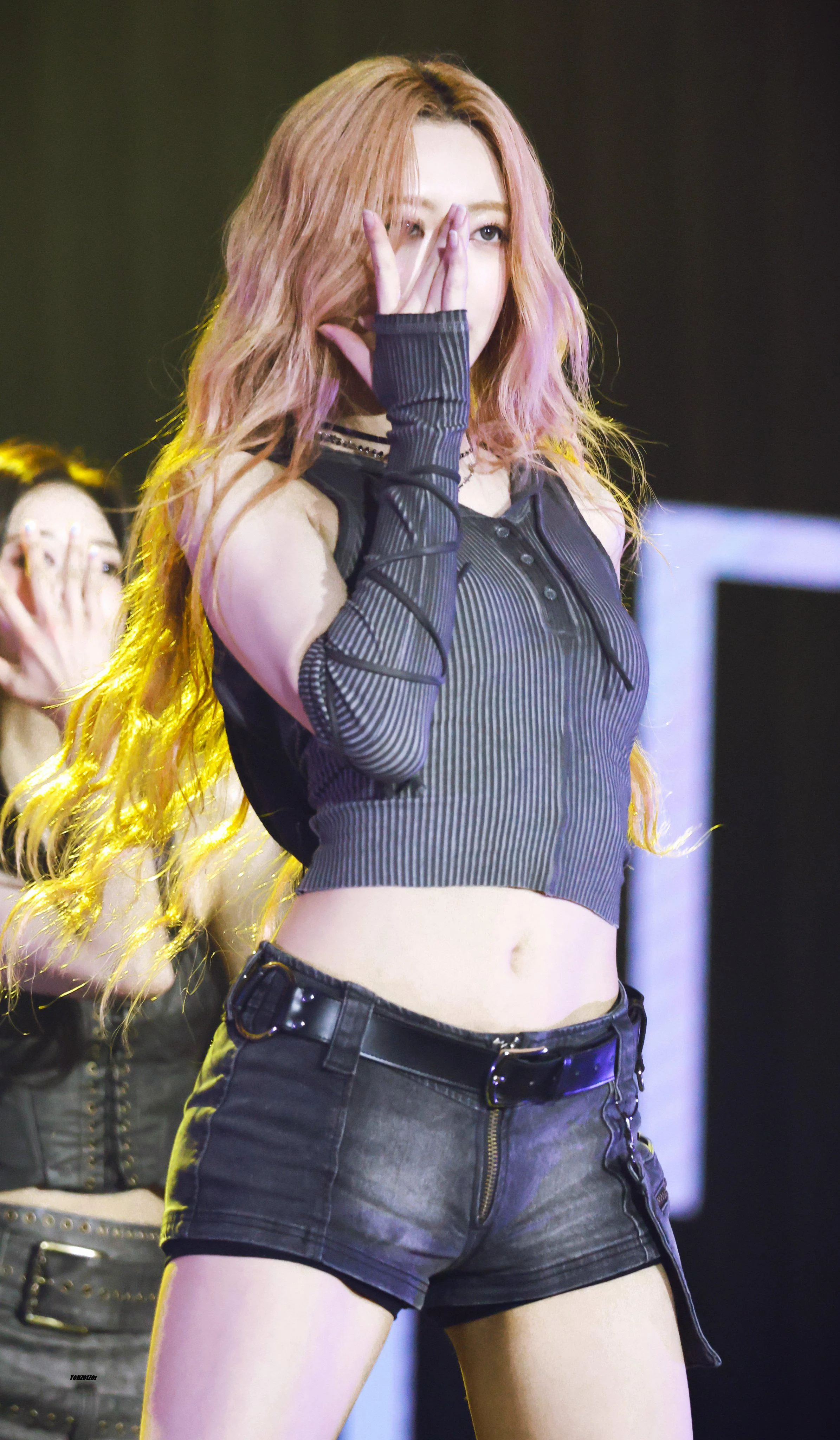 ITZY YUNA picture 1 of 1