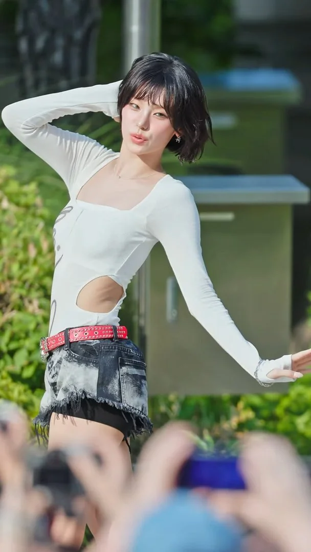 ITZY Yeji picture 3 of 4