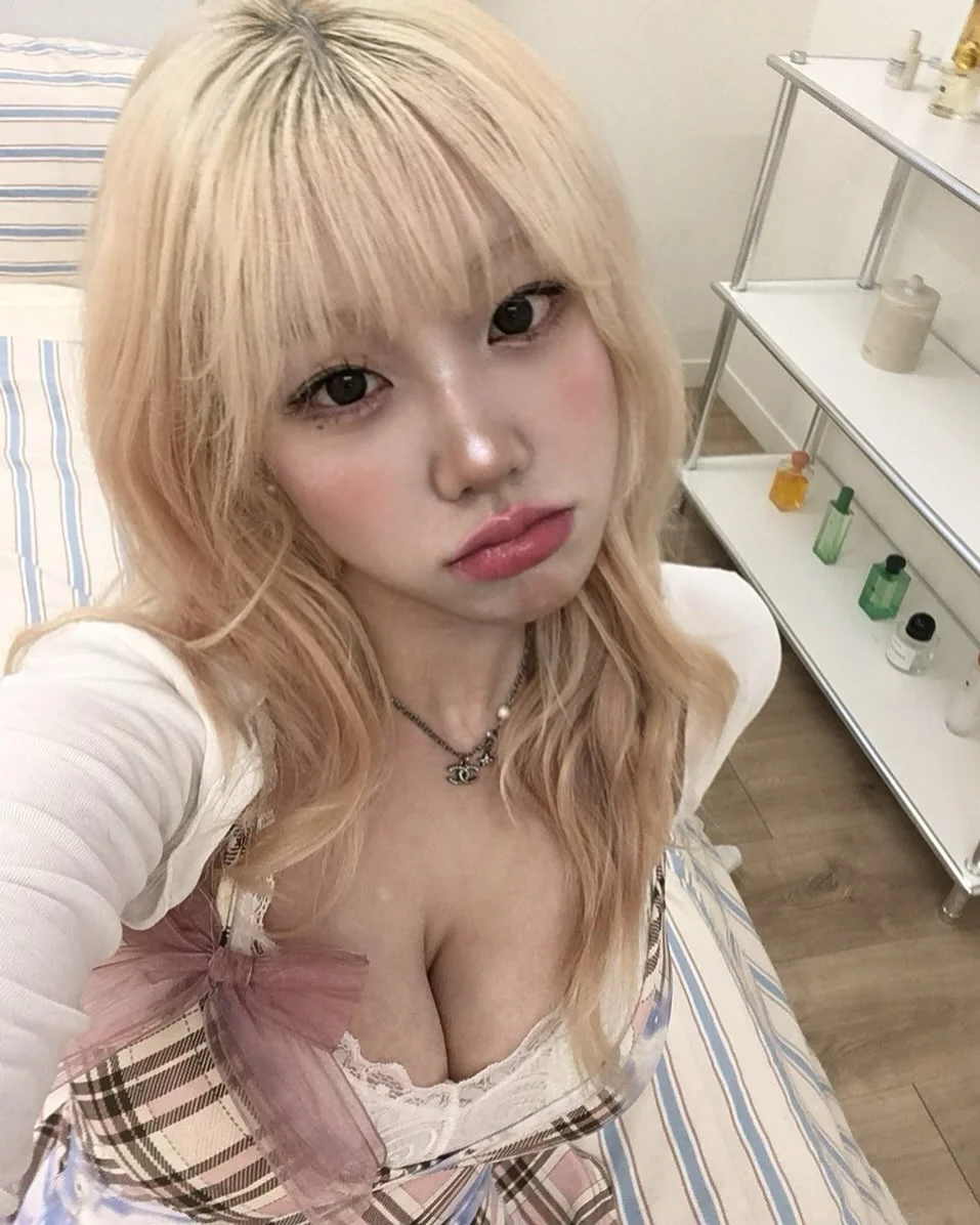 Asian blonde picture 1 of 1