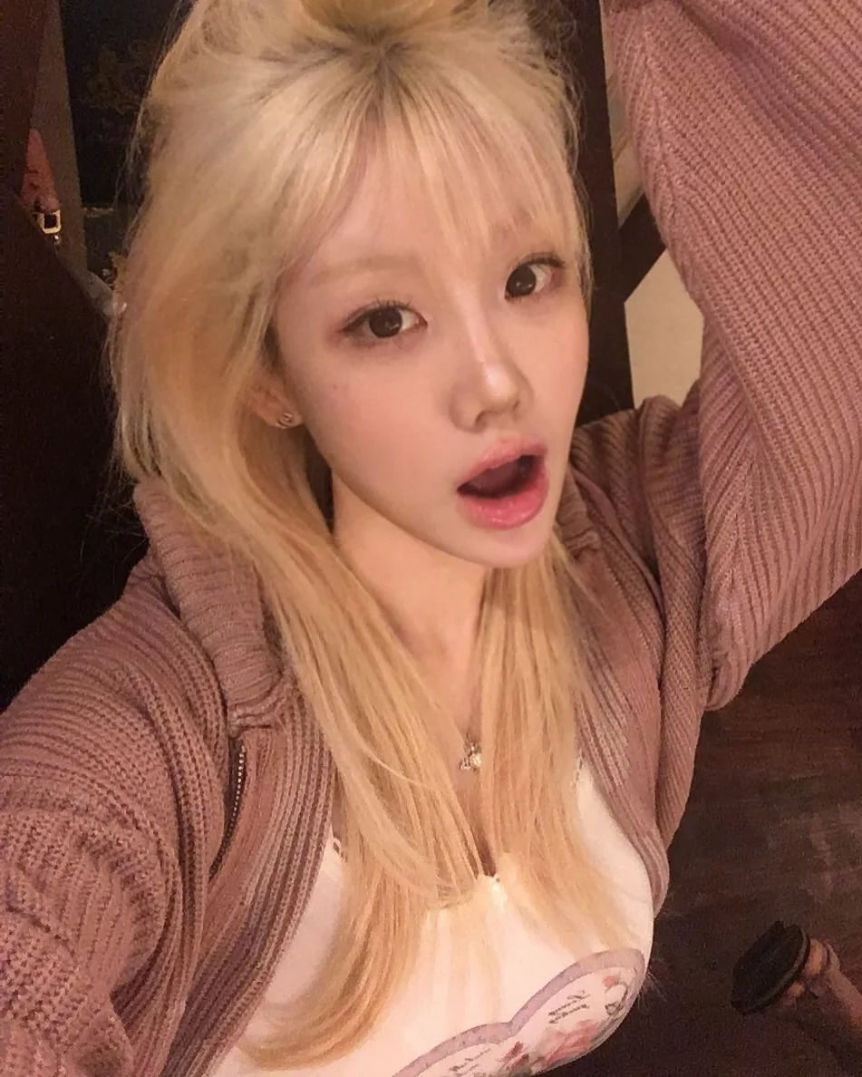Asian blonde picture 1 of 2