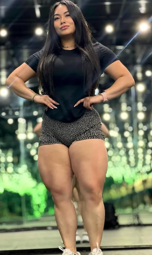 angelyangfit picture 1 of 1