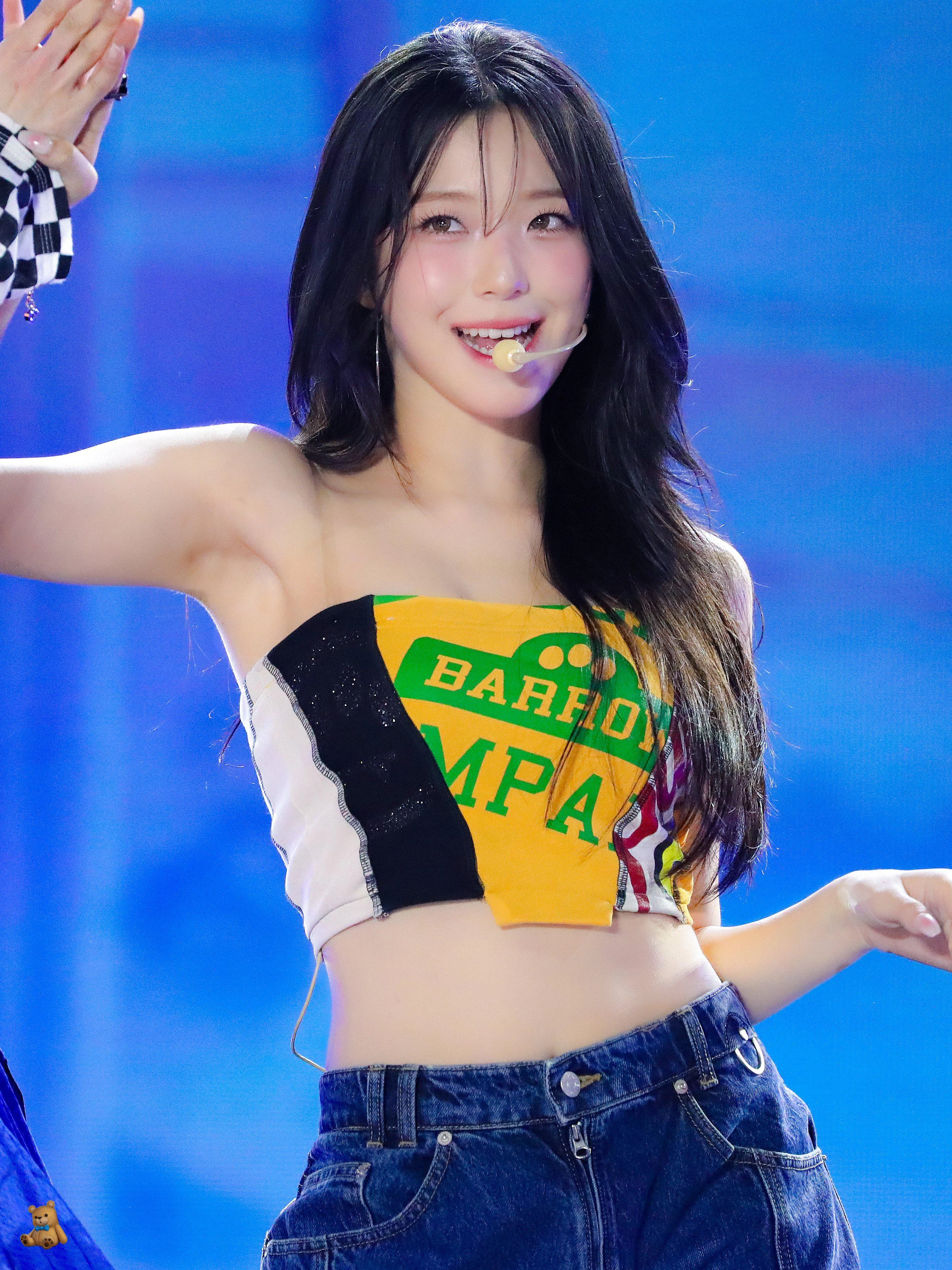 fromis_9 Jiheon picture 1 of 1