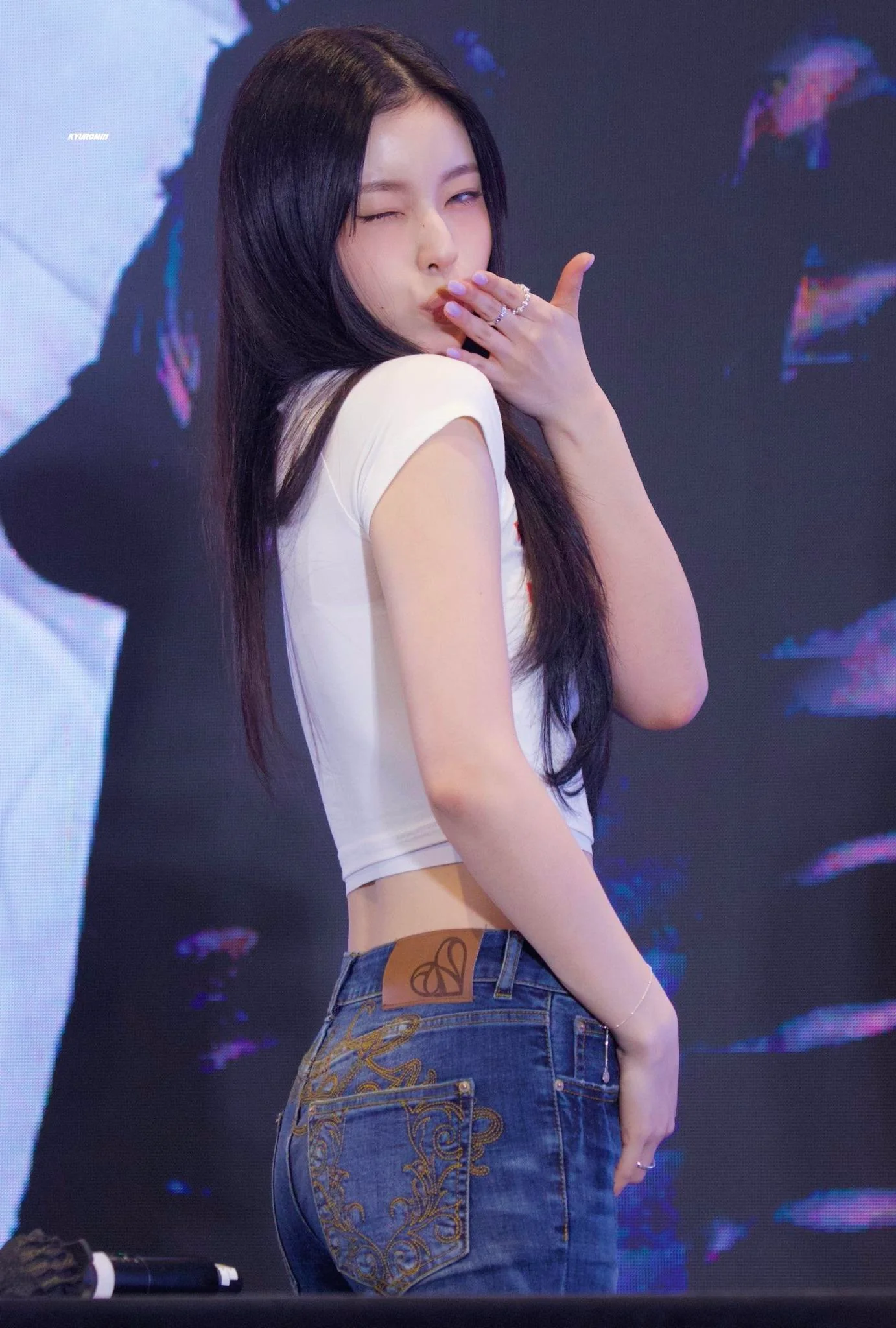 NMIXX Kyujin picture 1 of 4