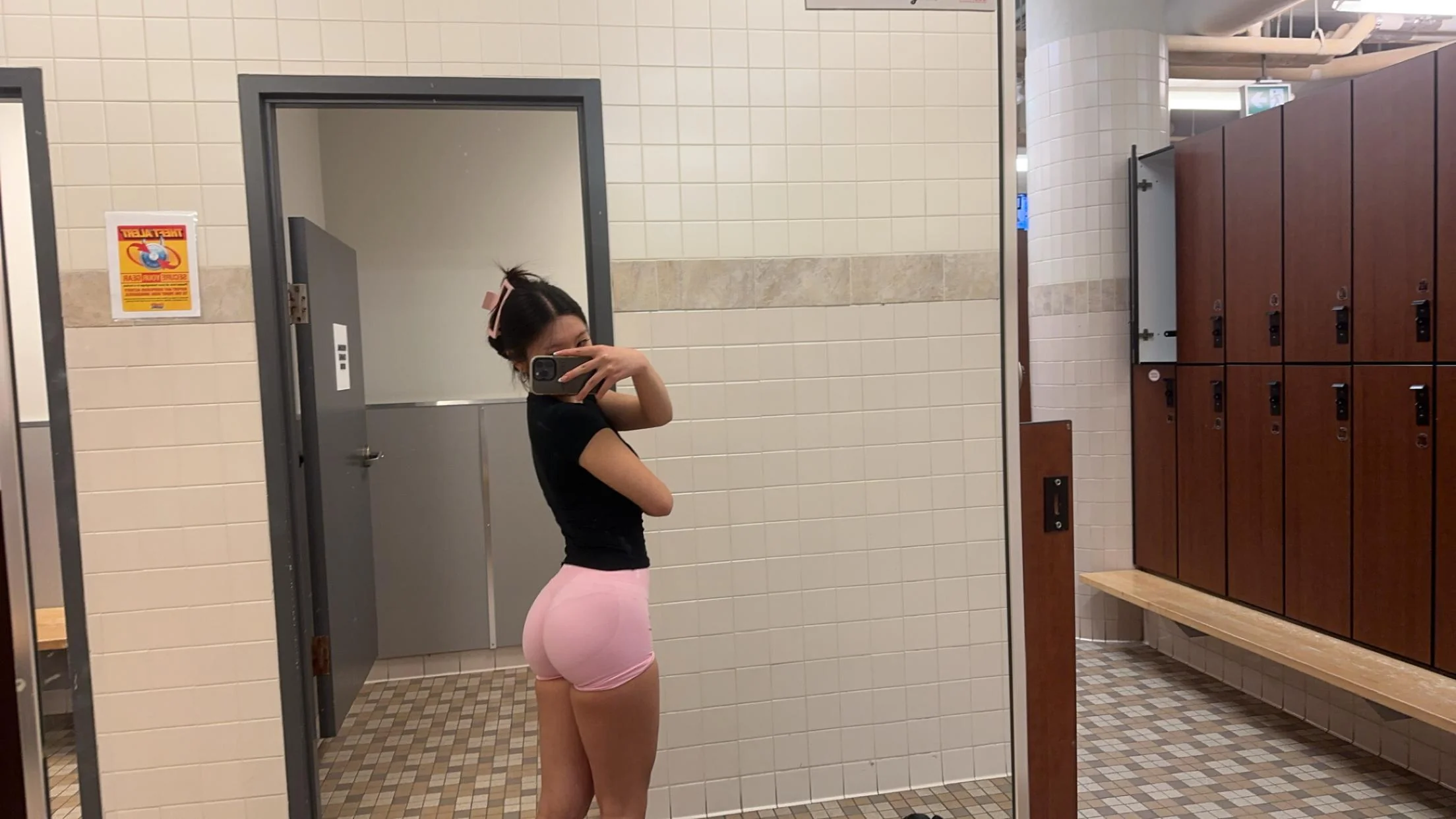 I promise you’ll never see some ass like mine 😘 picture 1 of 1
