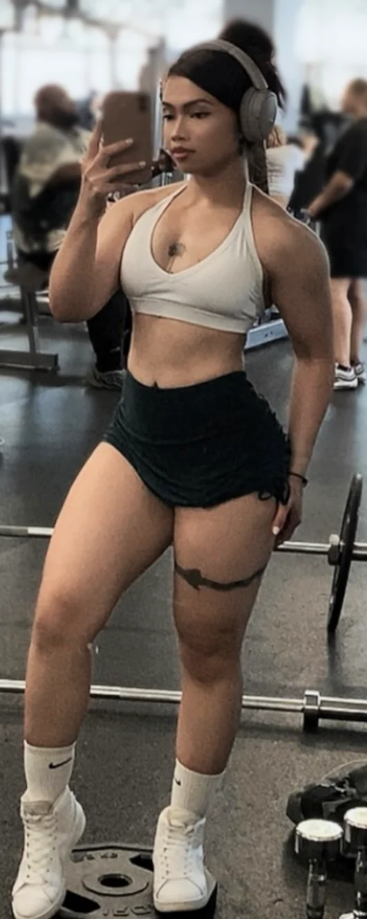 Yanah new gym picture follow her instagram @yanah1992 picture 1 of 1